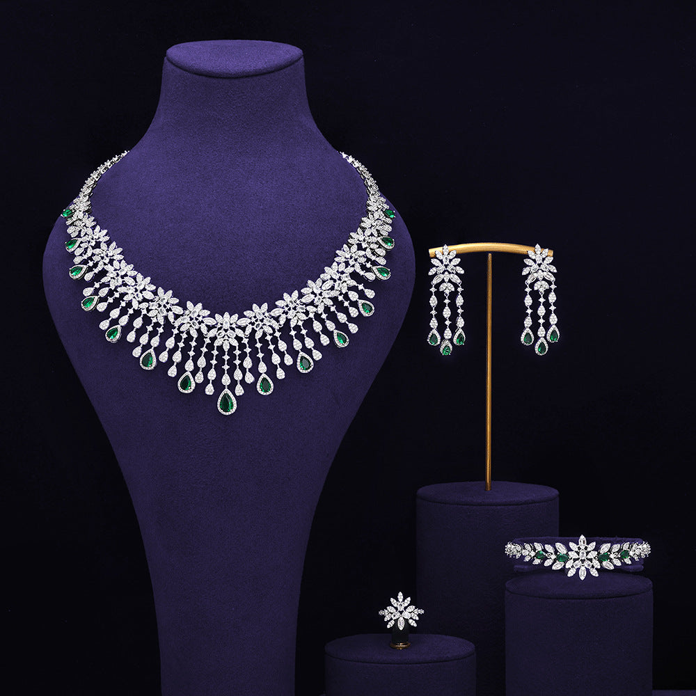 Parure de bijoux de mariée à pompon émeraude – Collection de luxe d'exception
