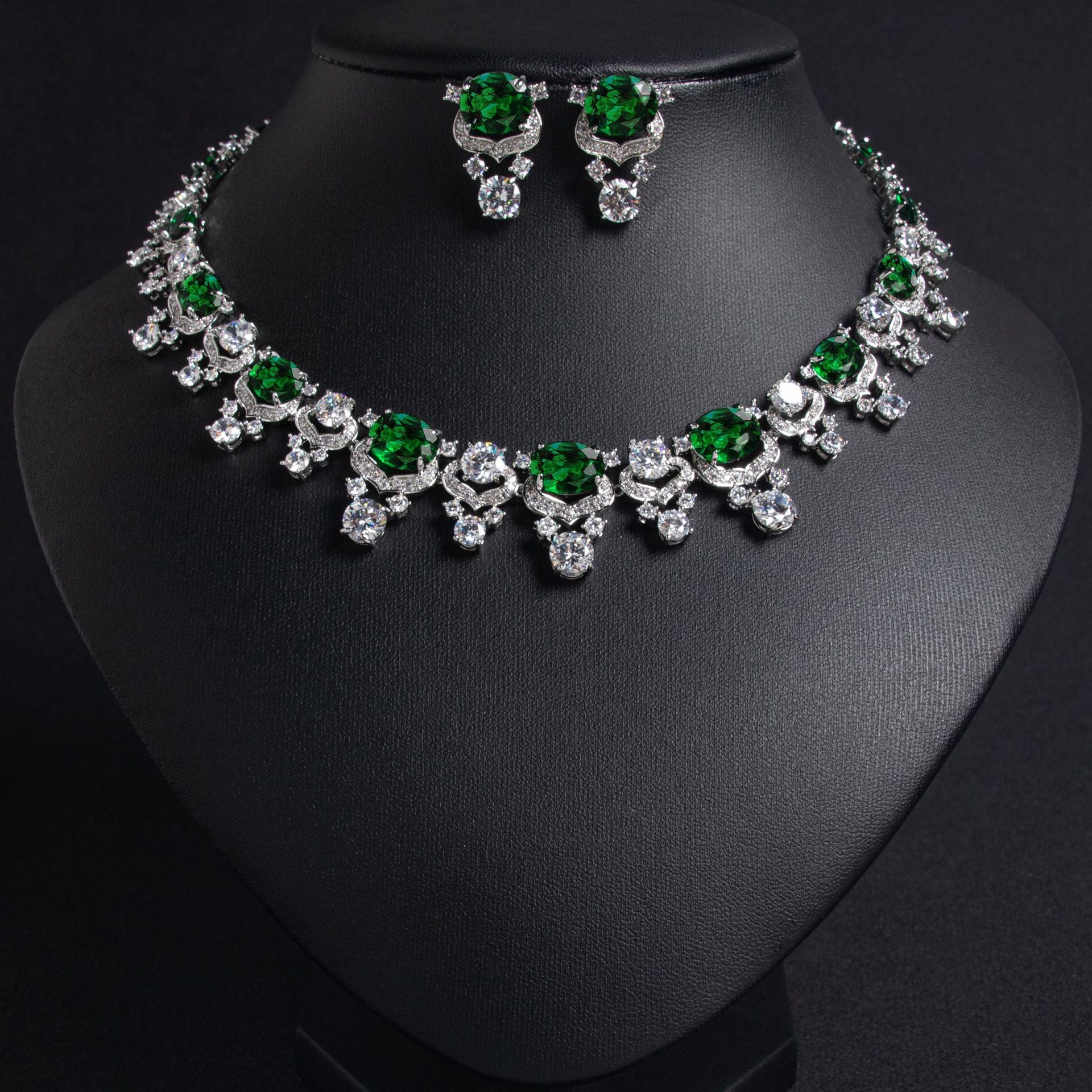 Parure collier et boucles d'oreilles de luxe en cristal vert émeraude et rouge rubis