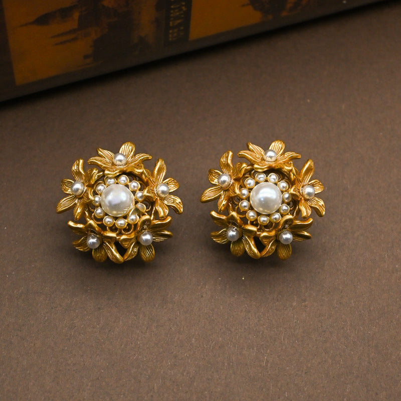 Premium retro three-dimensional hollow flower pearl stud earrings