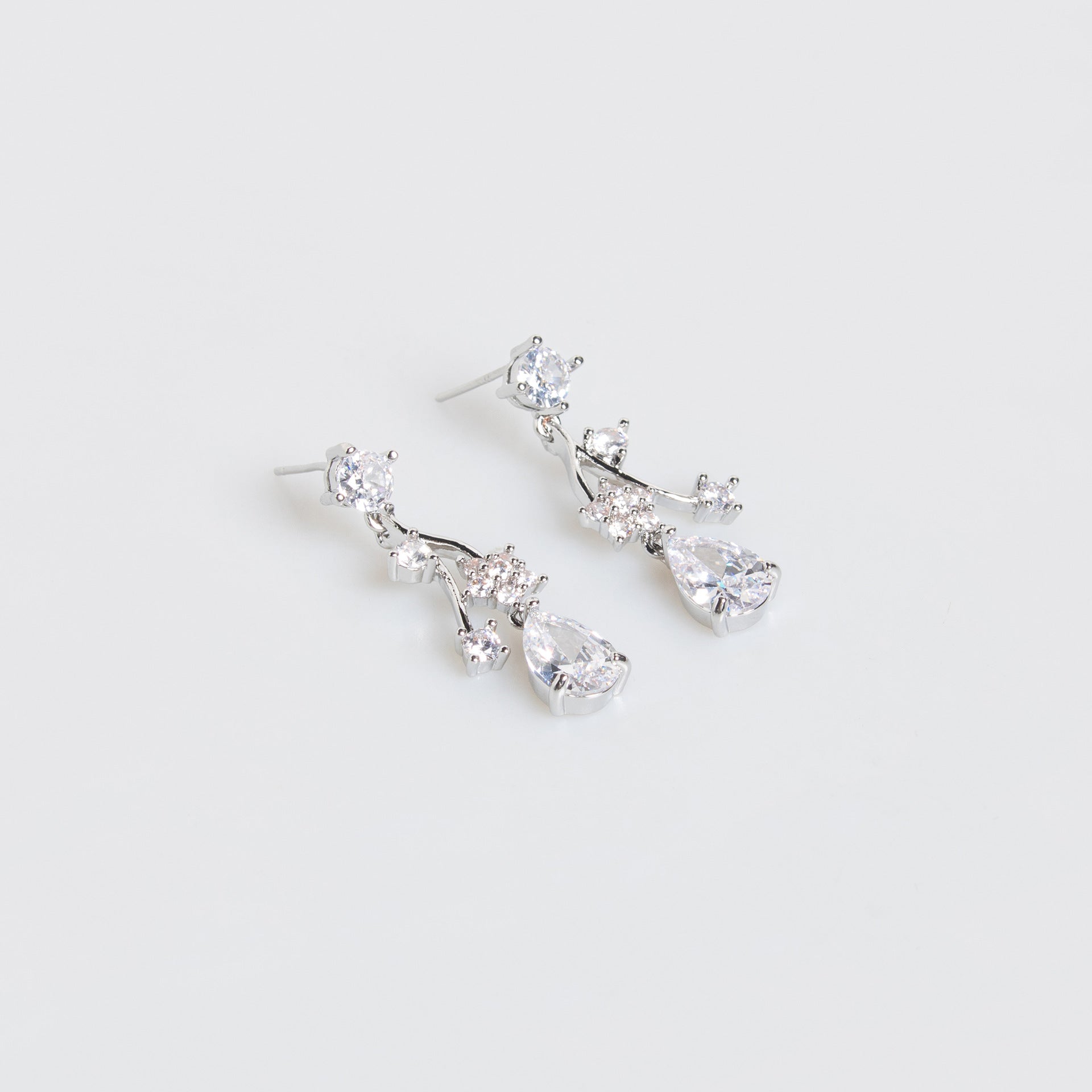 Luxury Silver Teardrop Jewelry Set – Floral Crystal Necklace Earrings
