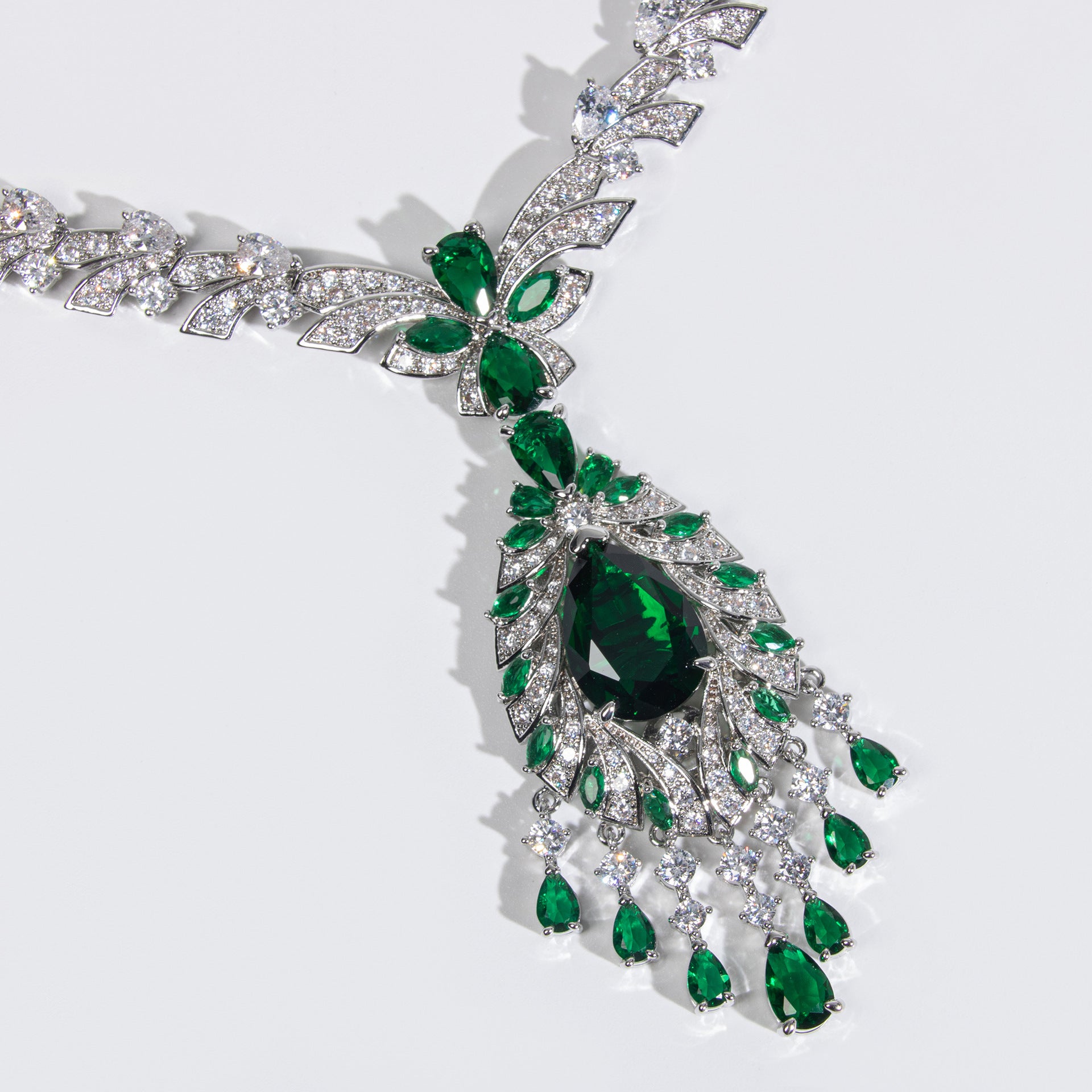 Ensemble collier et boucles d'oreilles en zircon goutte d'eau, style luxe léger