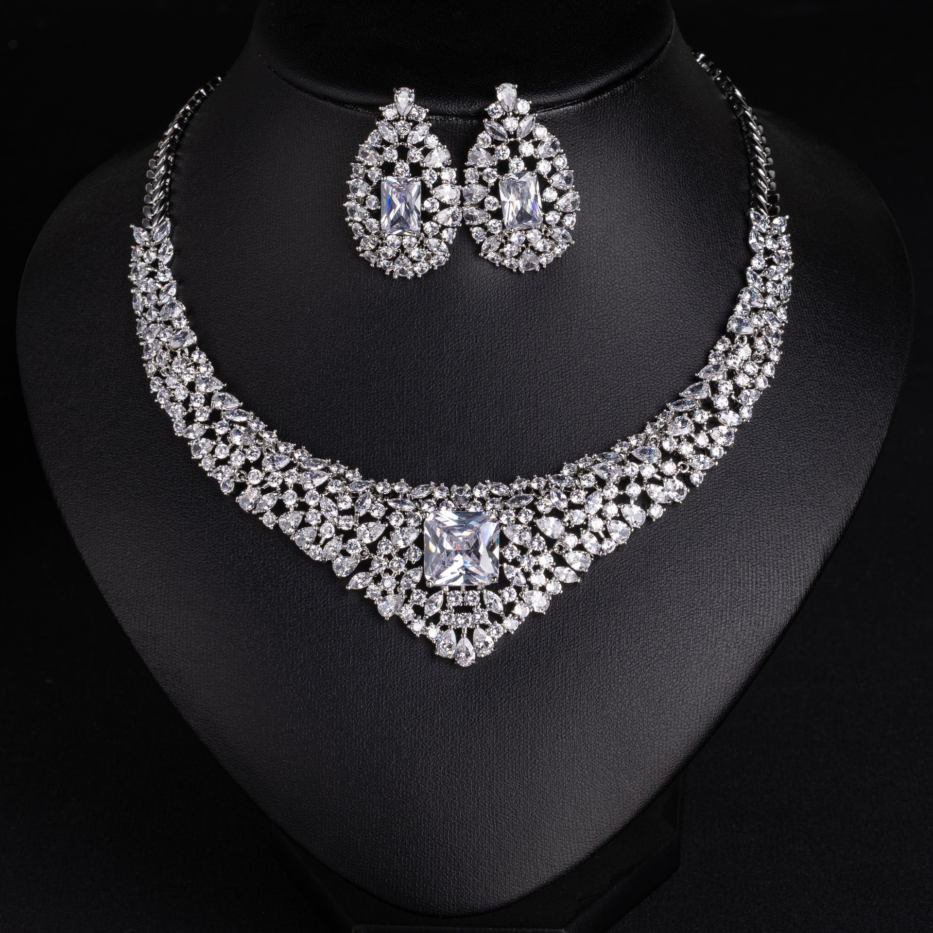 Luxury Ruby Red Crystal Necklace Earrings Set – Gold Statement Jewelry for Women