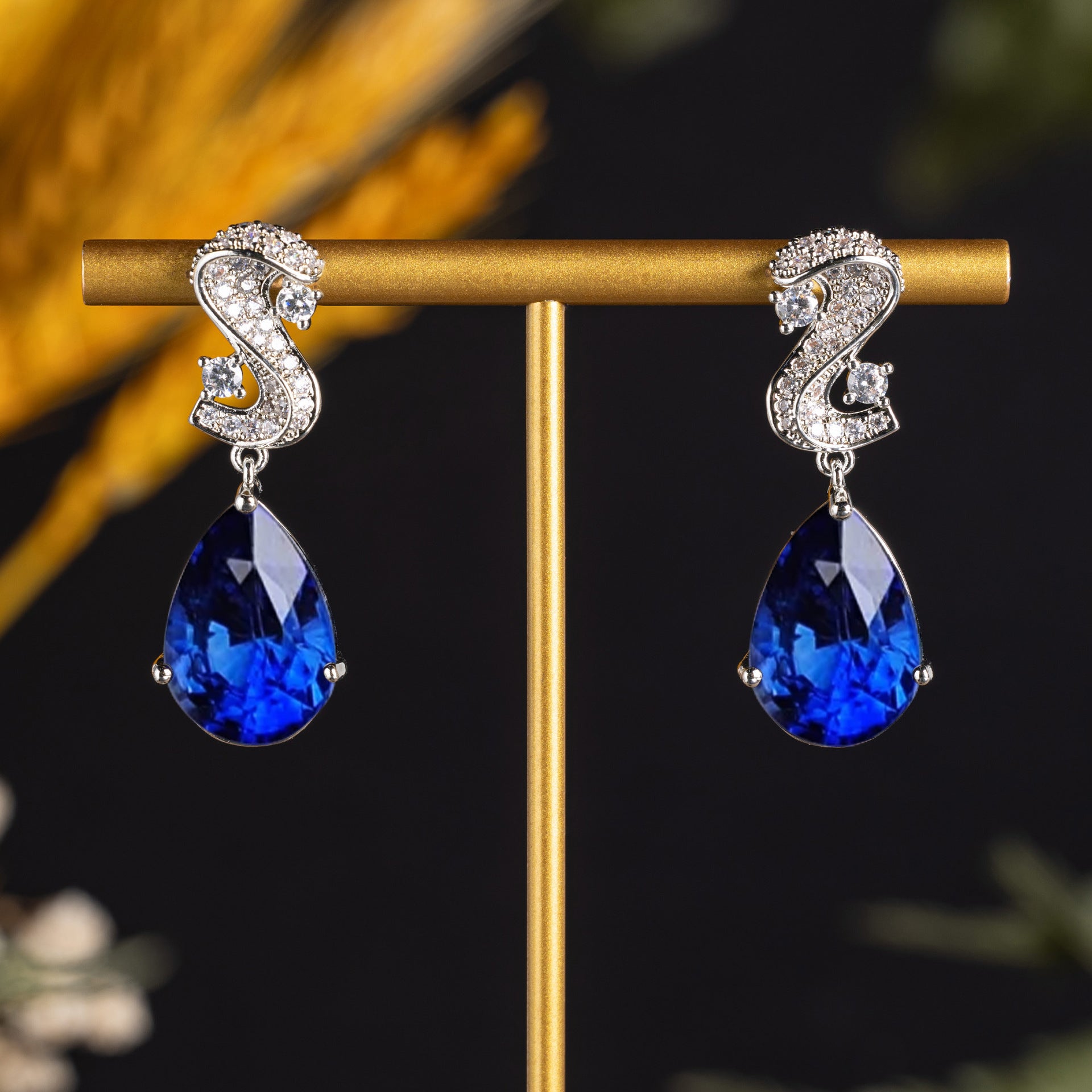 Luxury Red Crystal Teardrop Earrings for Women – Elegant Statement Jewelry