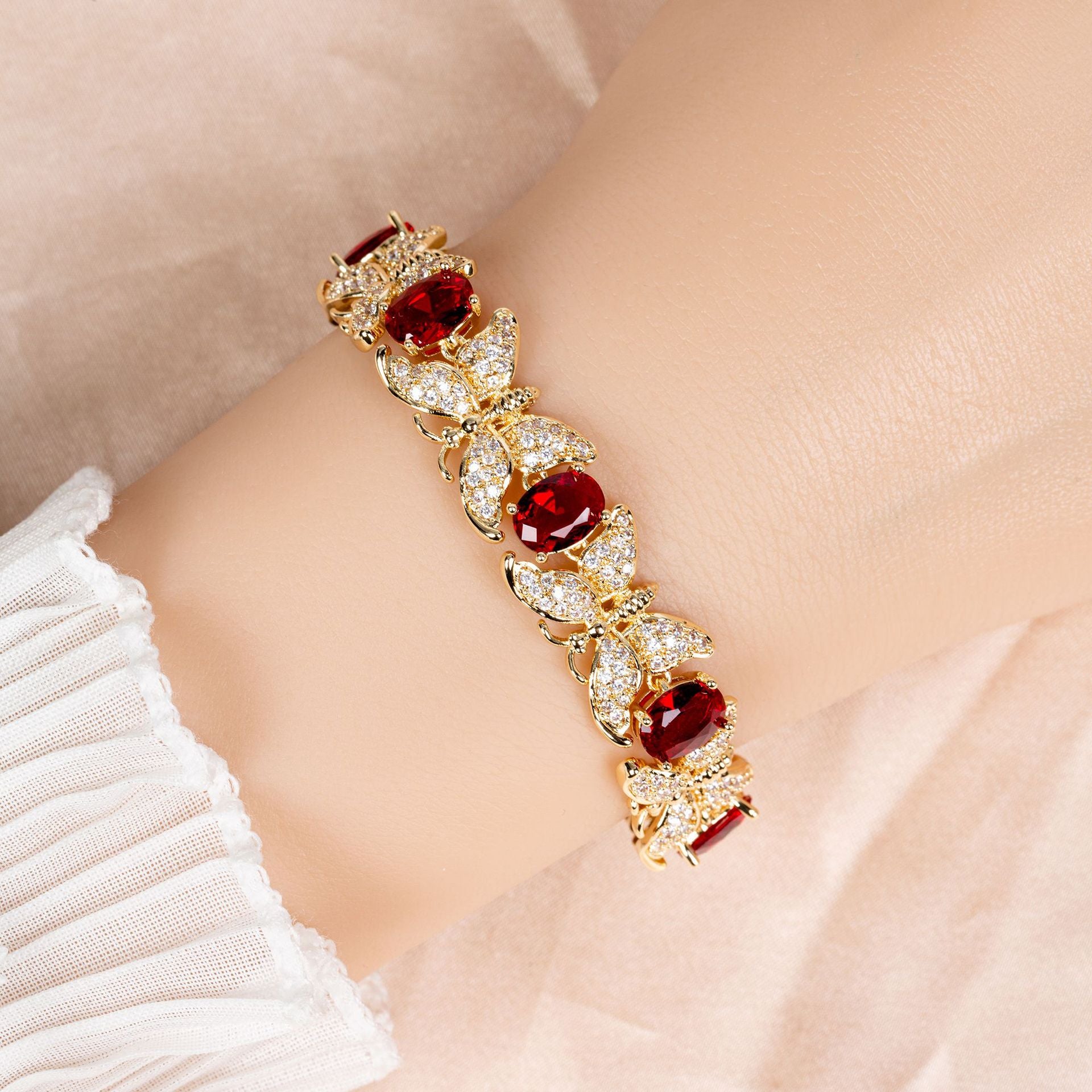 Bracelet papillon trésor couleur pour femme, bijou haut de gamme au tempérament de luxe léger, style ins et niche