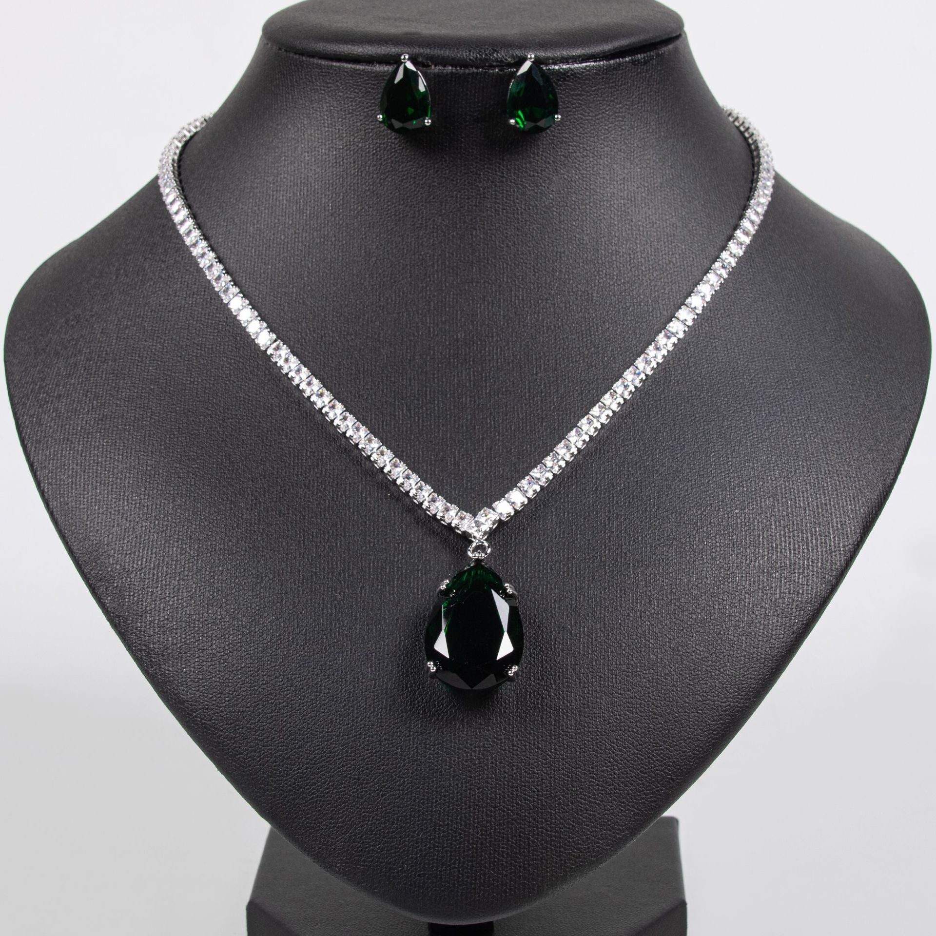Elegant Green Crystal Drop Jewelry Set – Silver Necklace Earrings for Women