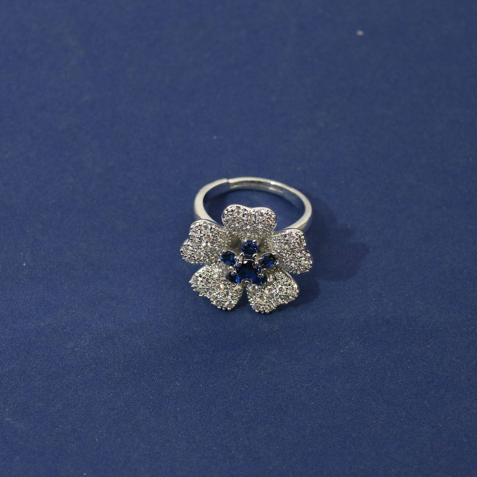 Ensemble collier et boucles d'oreilles zircon fleur, élégant et simple