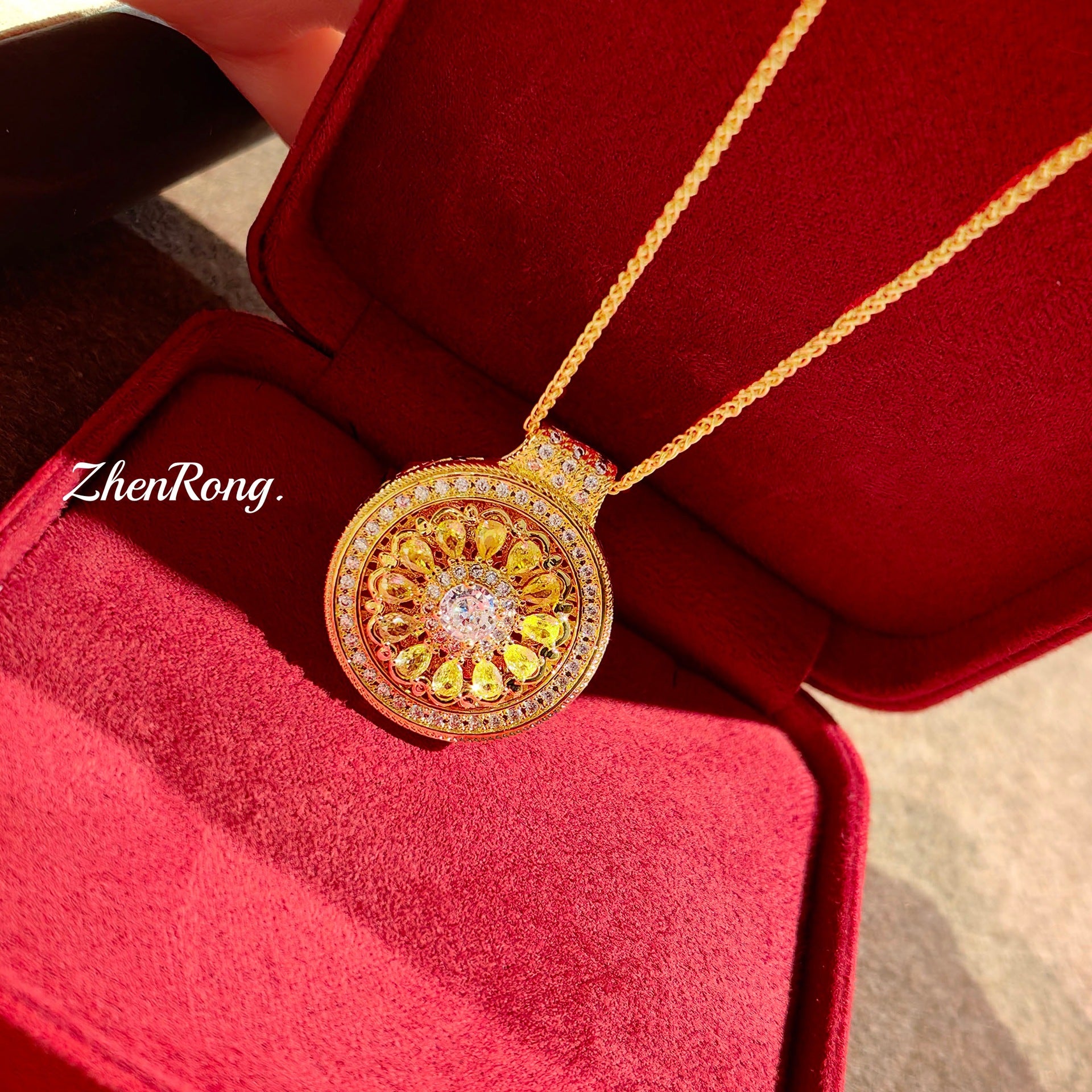 Collier Médaillon Cristal d'Inspiration Vintage
