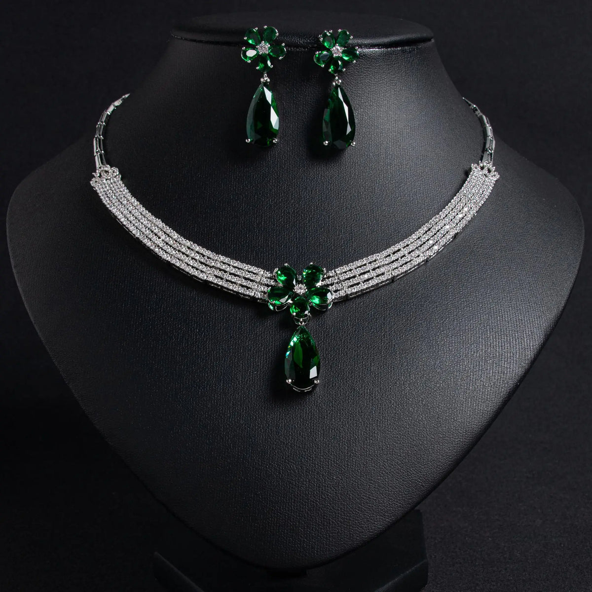 Fashion zircon bow water drop necklace light luxury niche dinner party wind collarbone chain high-end sense necklace