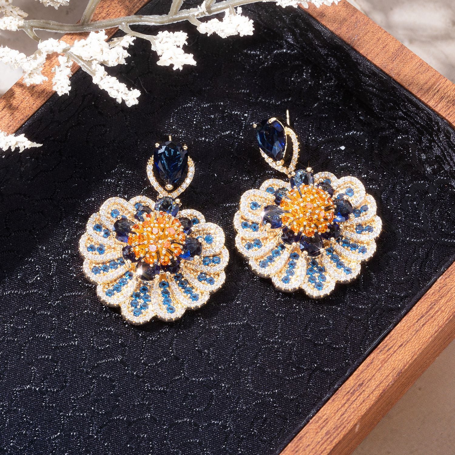 Personalized three-dimensional full diamond light luxury earrings