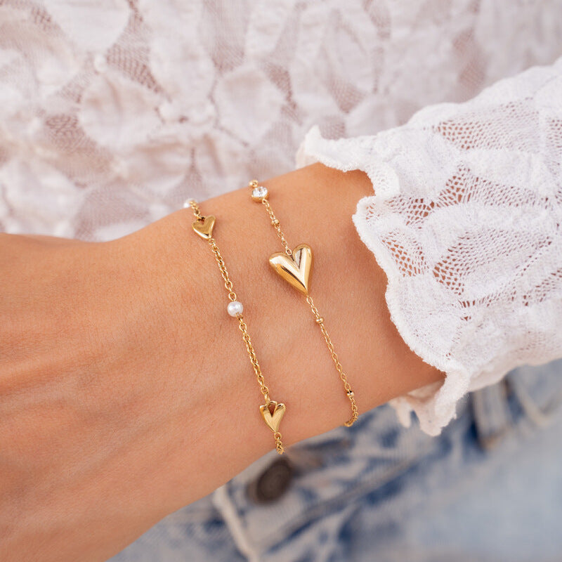 Light luxury zircon gold-plated bracelet.