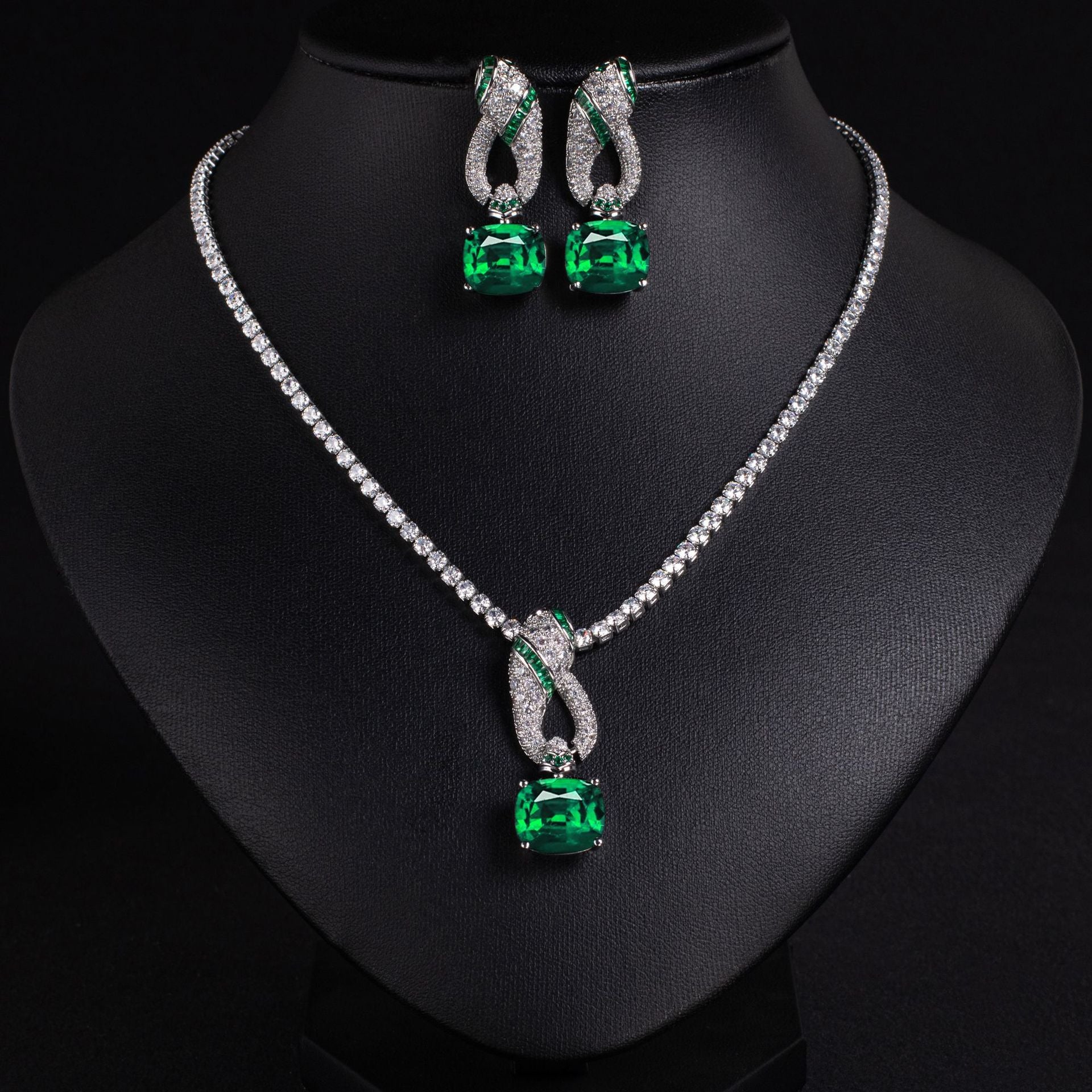 Luxury Emerald Green Gemstone Necklace Set for Women – Statement Jewelry with Matching Earrings