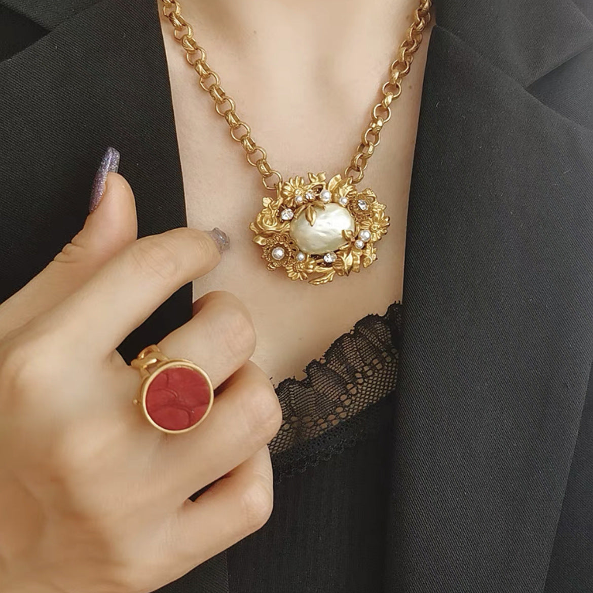 Vintage three-dimensional relief pearl flower necklace set