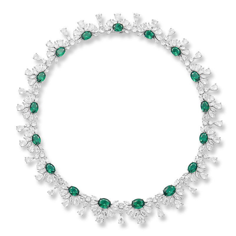 Petal emerald necklace