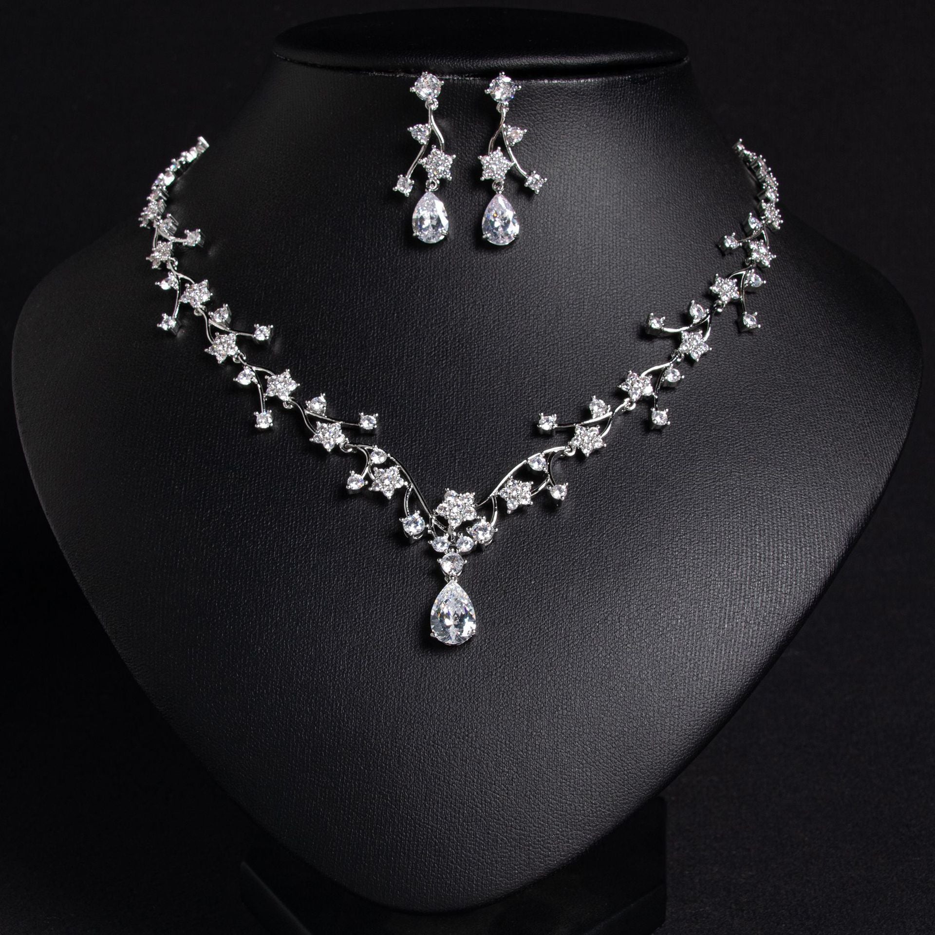 Luxury Silver Teardrop Jewelry Set – Floral Crystal Necklace Earrings
