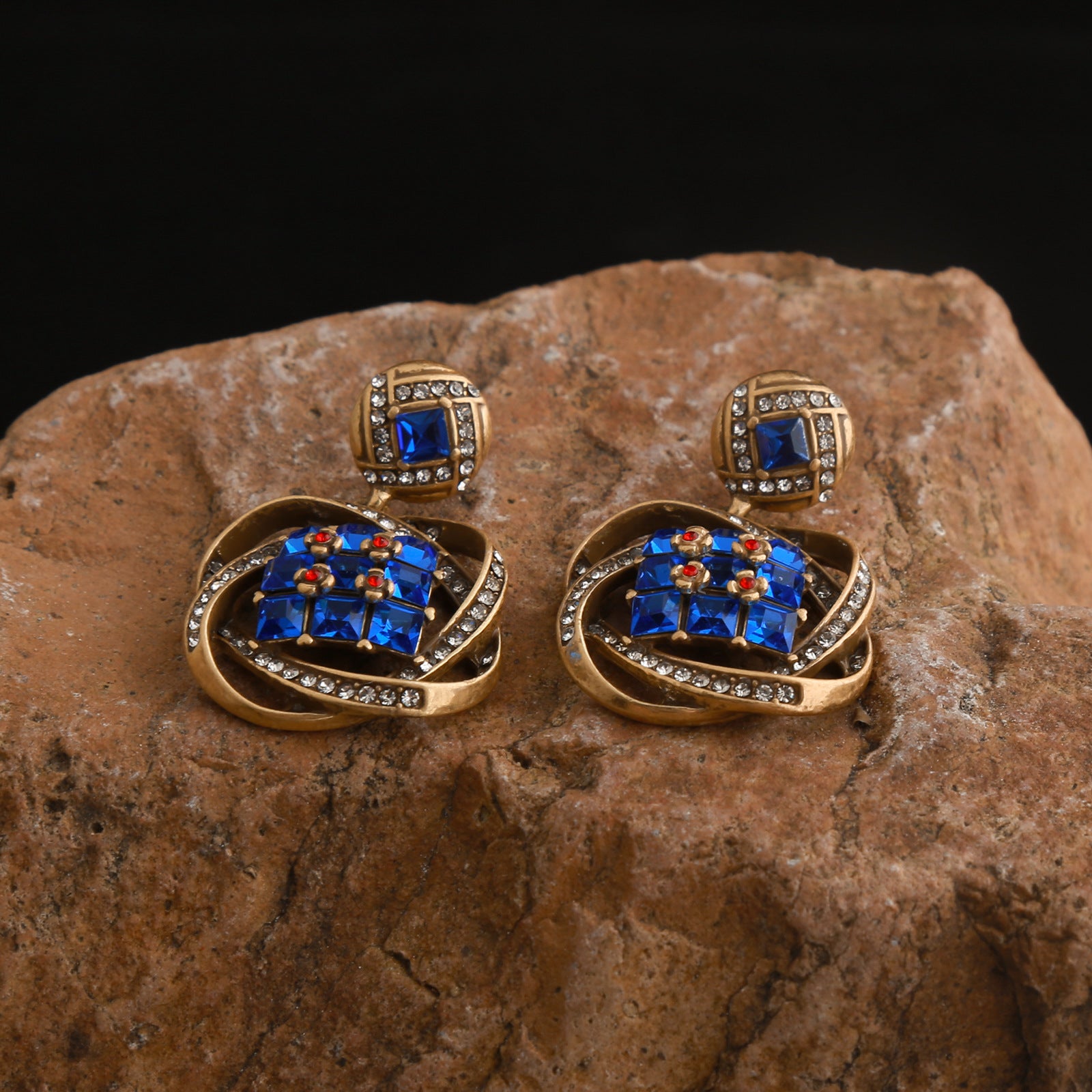 Light luxury retro sapphire earrings