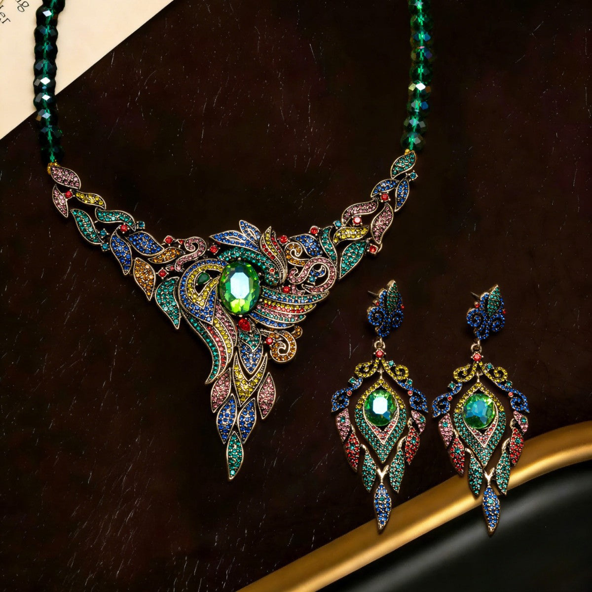Parure de bijoux vintage en cristal coloré entièrement sertie de diamants