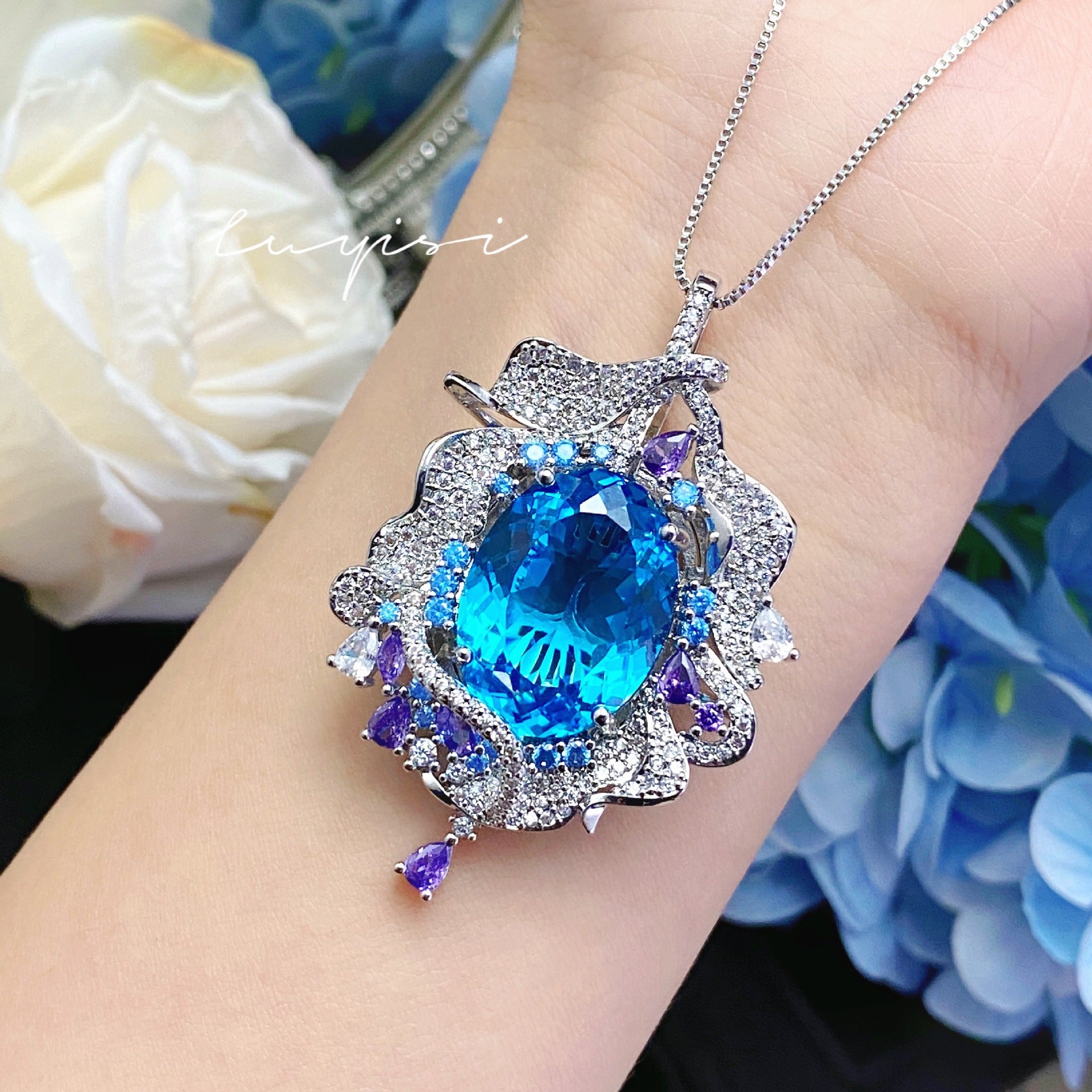 Collier opale grande carat bleu mer étincelant