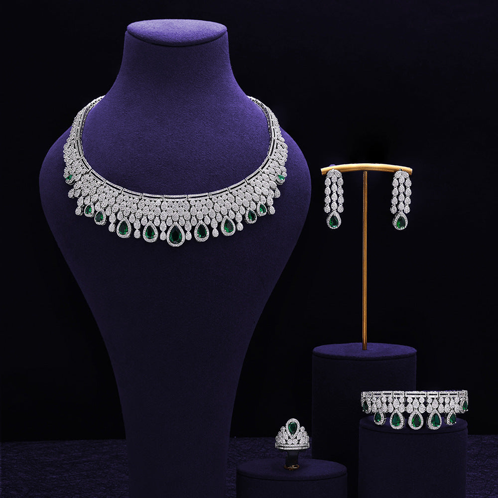 Parure Collier Diamants et Émeraudes de Luxe – Design Royal Élégant
