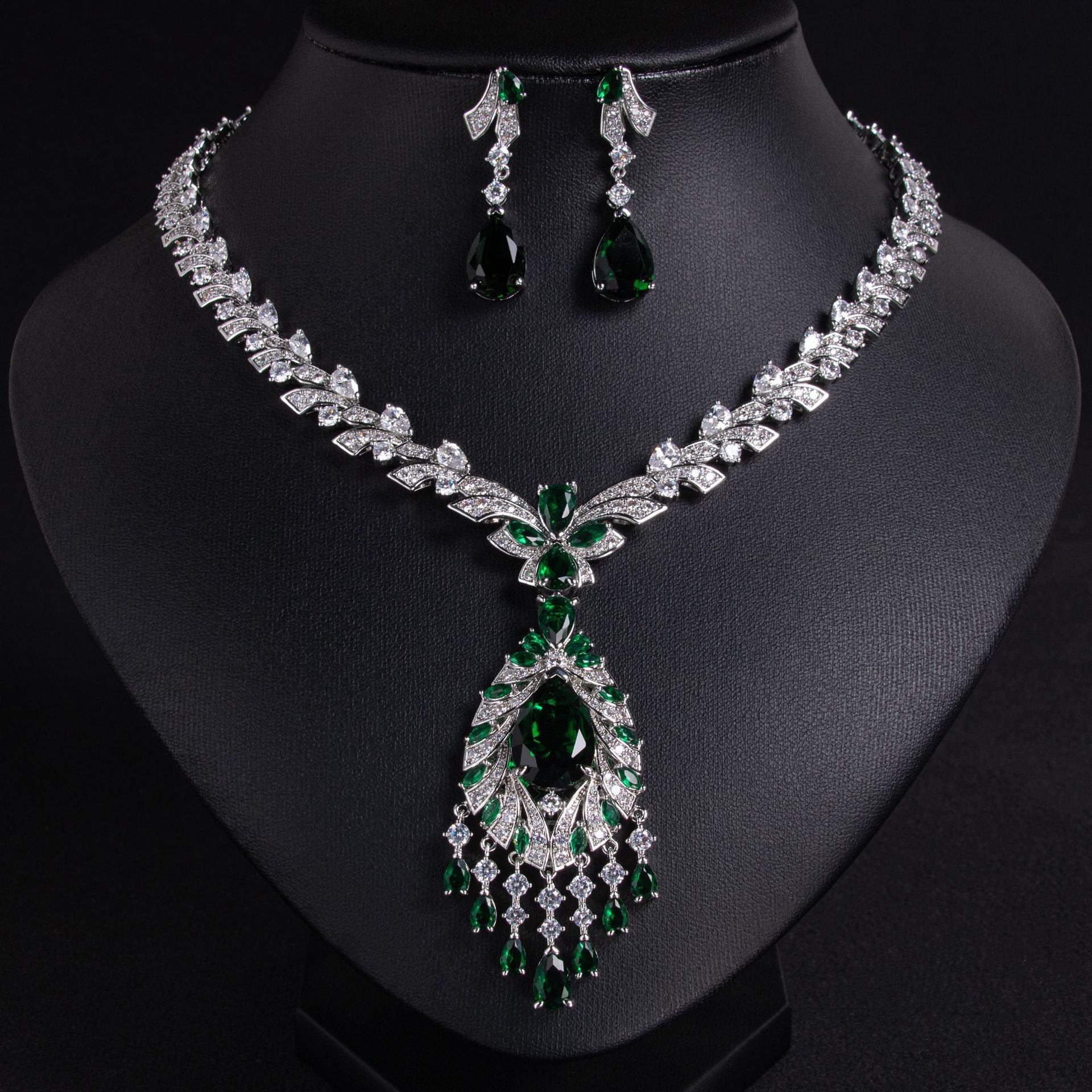 Ensemble collier et boucles d'oreilles en zircon goutte d'eau, style luxe léger