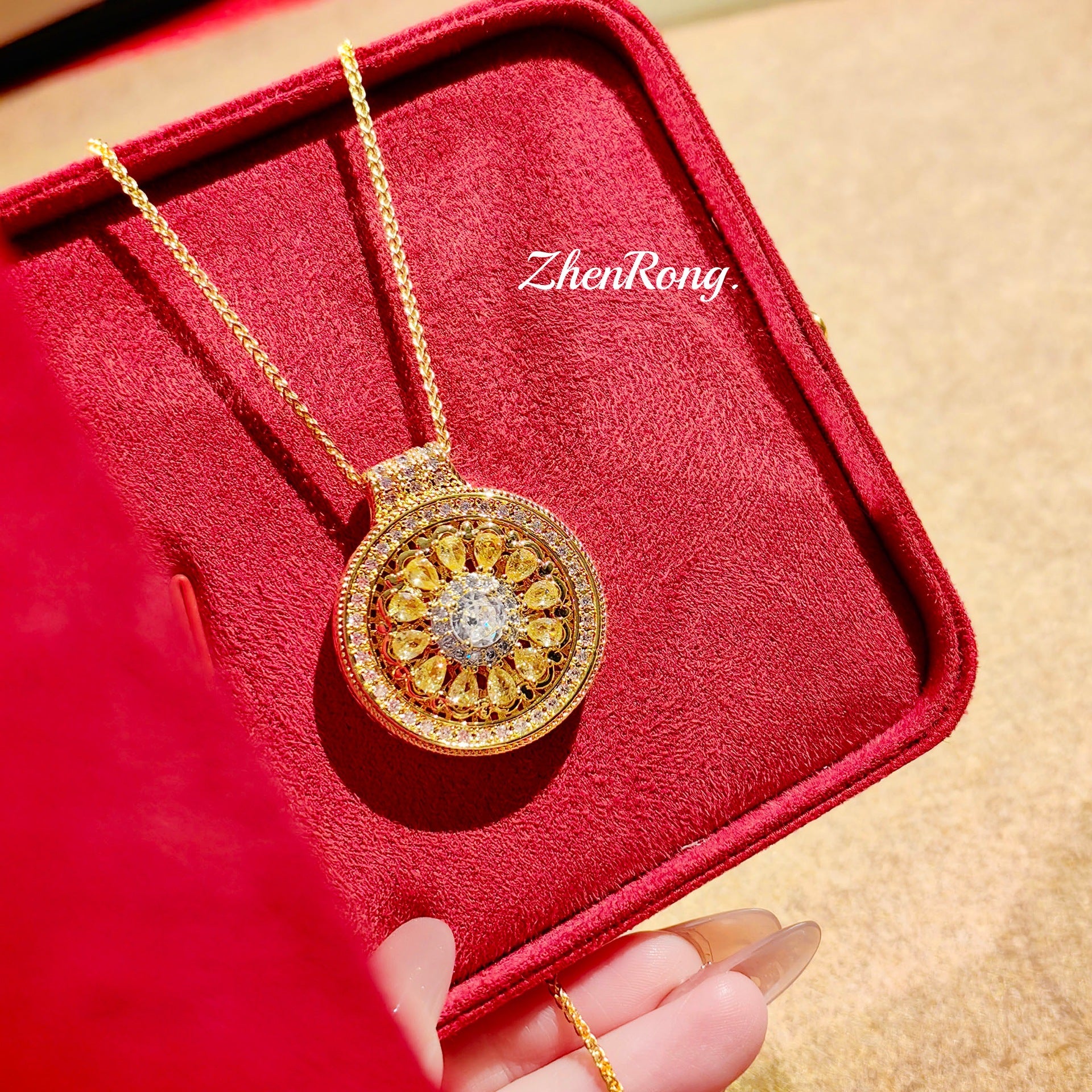 Collier Médaillon Cristal d'Inspiration Vintage