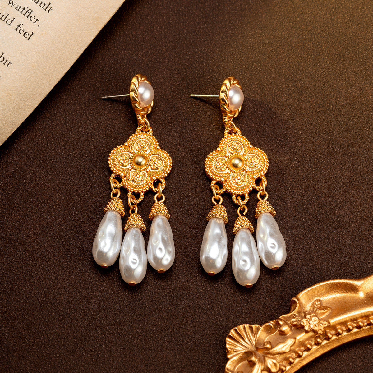 Grandes boucles d'oreilles simples de luxe léger, boucles d'oreilles rondes unies