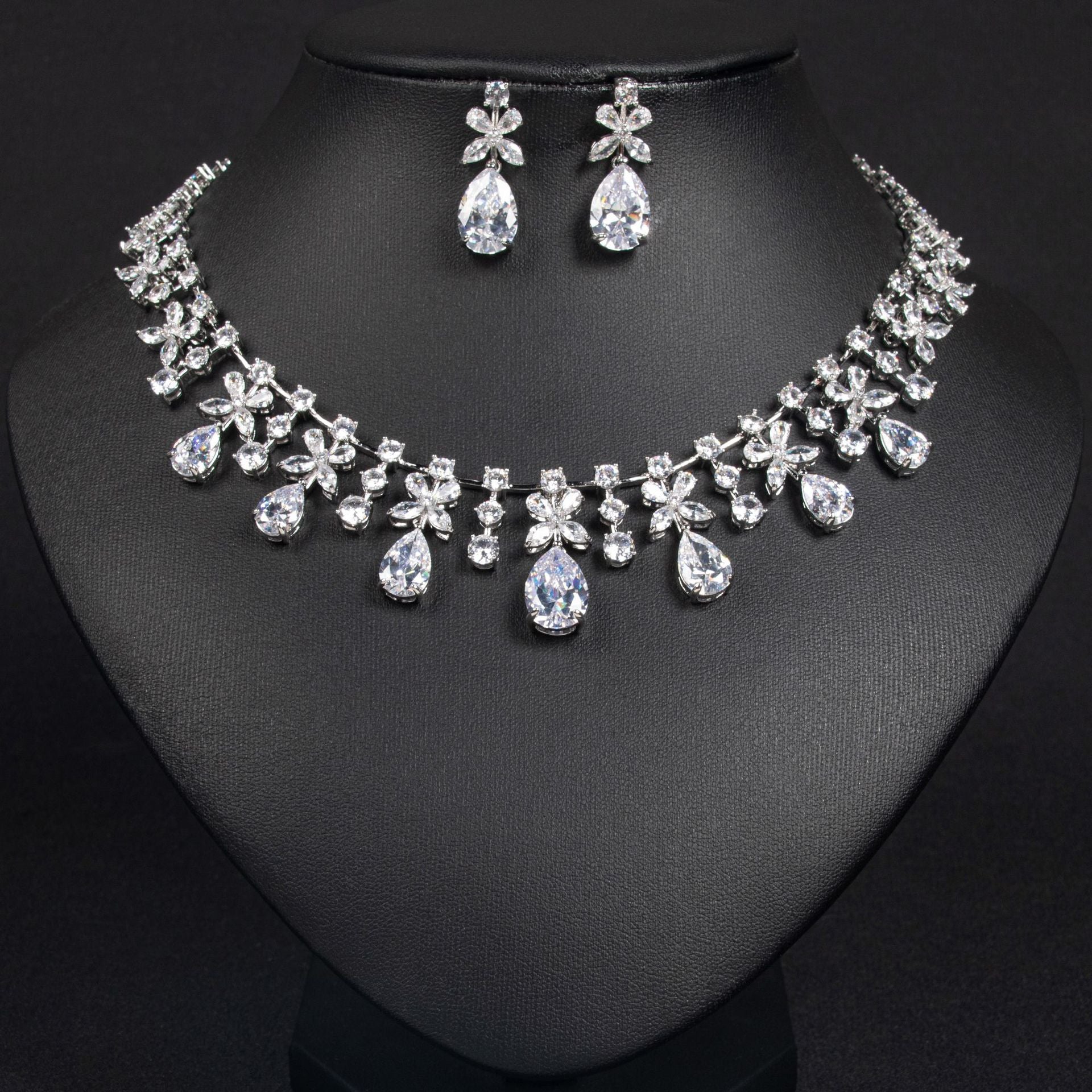 Elegant Emerald Crystal Flower Jewelry Set – Silver Necklace Earrings for Women