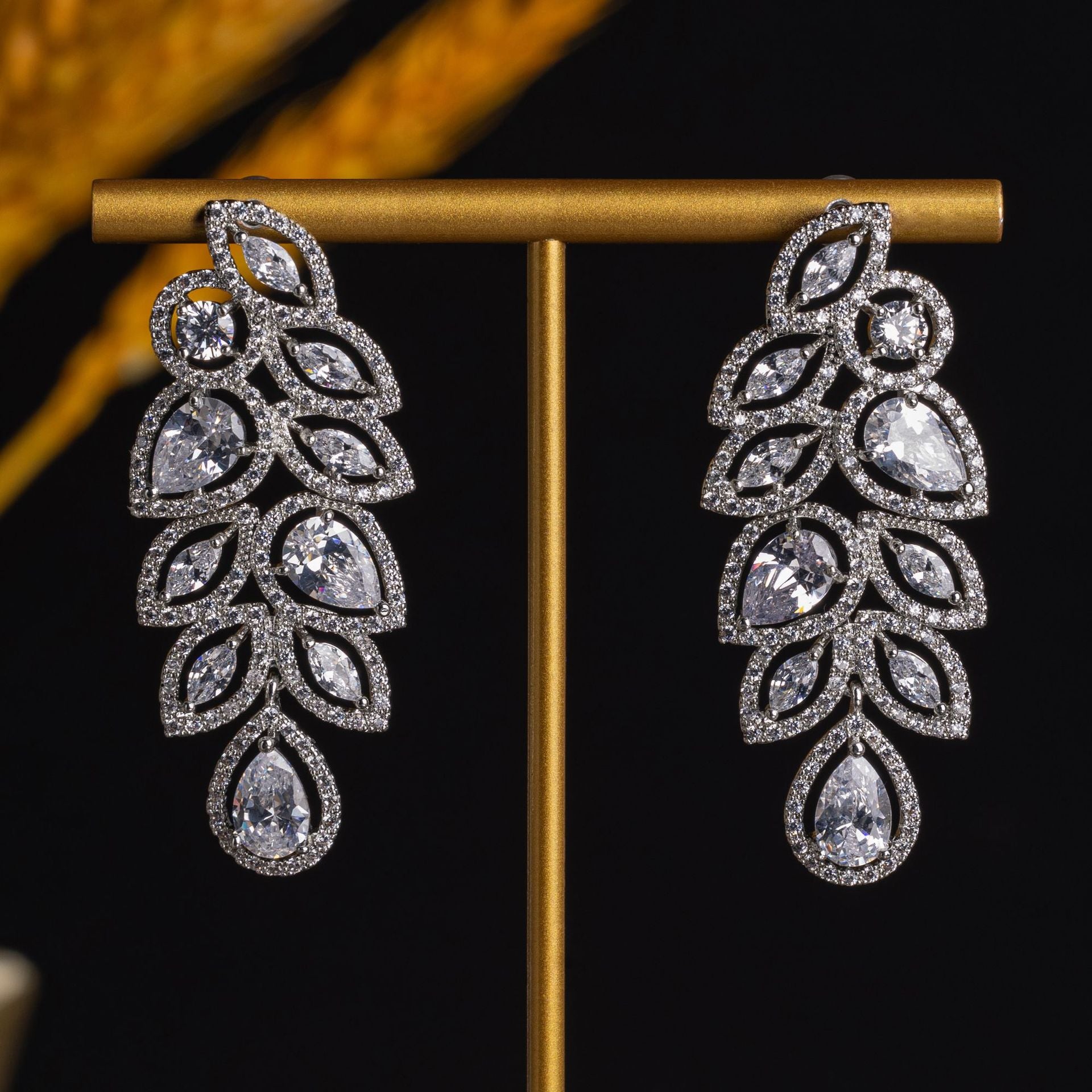 Luxury Emerald Green Crystal Drop Earrings – Elegant Statement Jewelry for Women