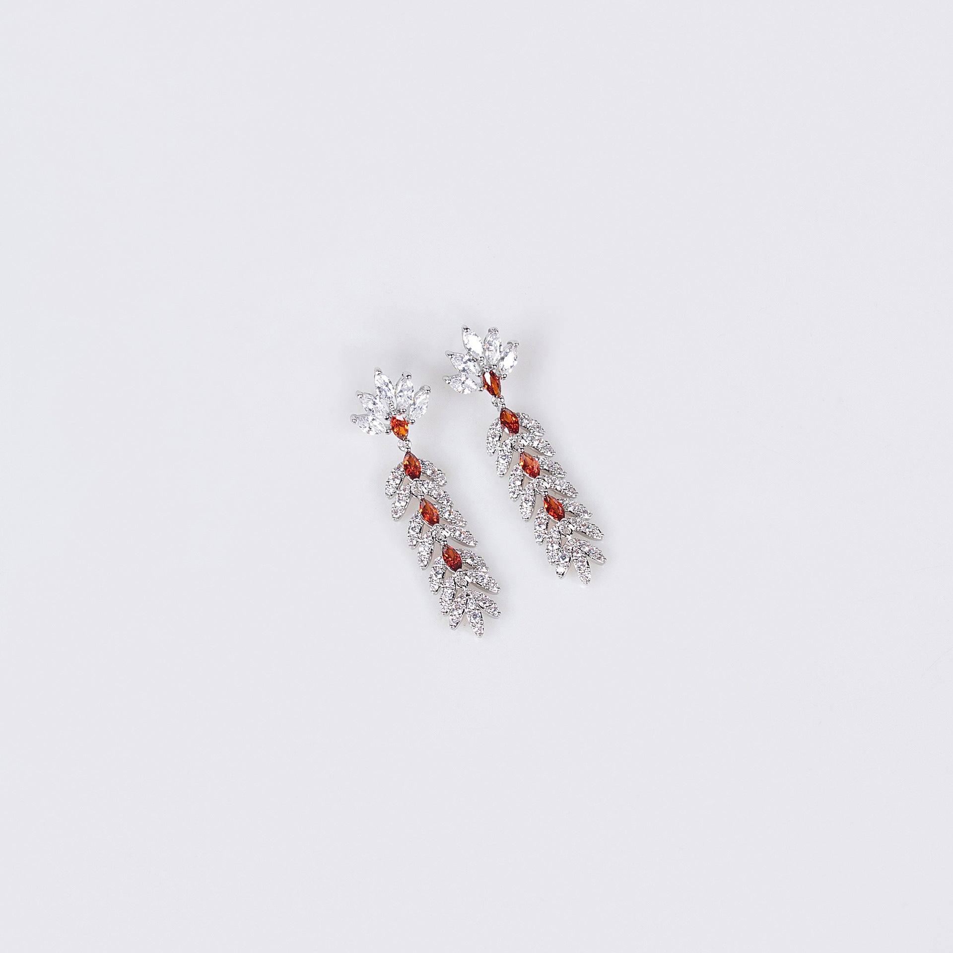 Parure de bijoux de luxe en cristal rouge feuille – Collier et boucles d'oreilles étincelants pour événements formels