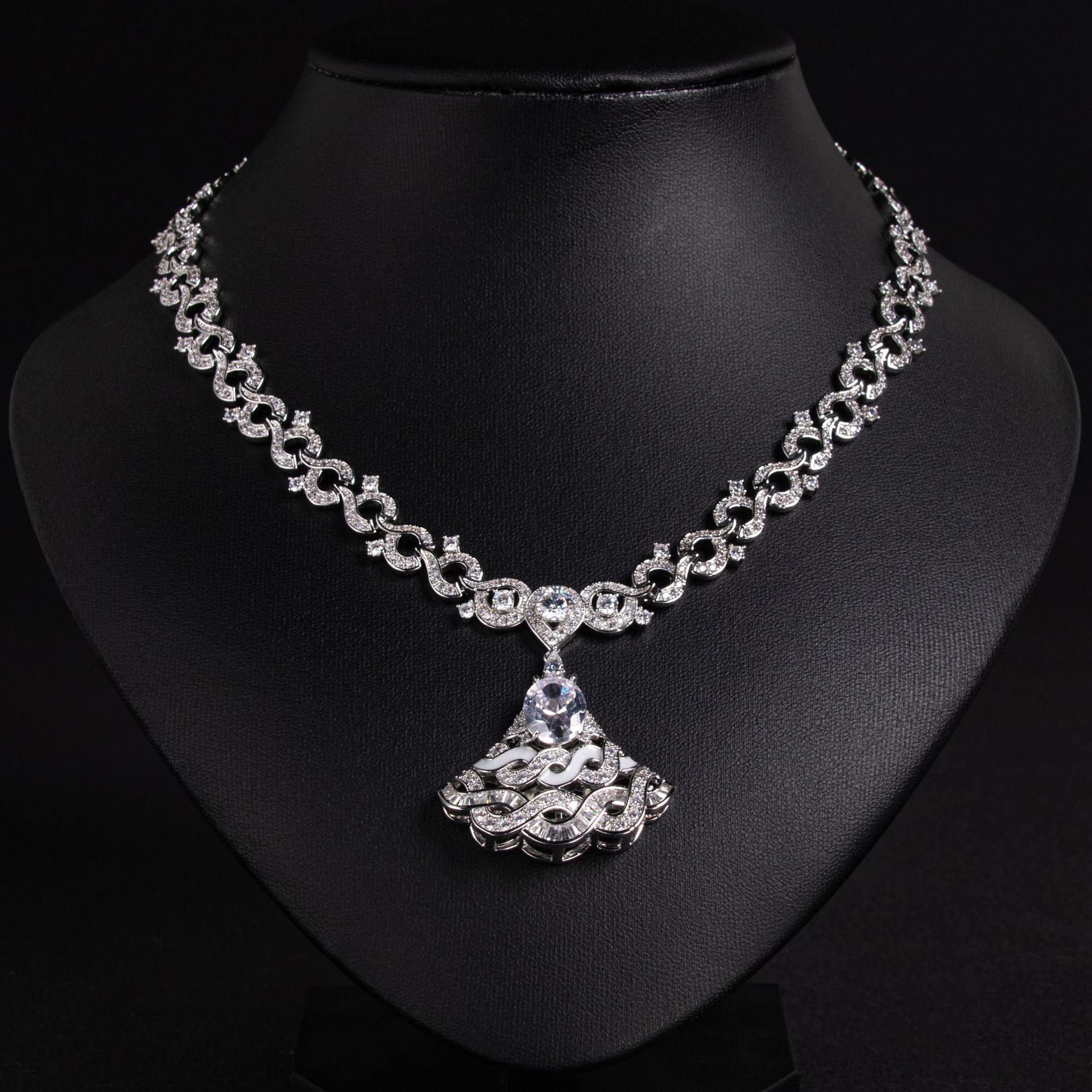 Luxury Emerald Green Crystal Pendant Necklace for Women