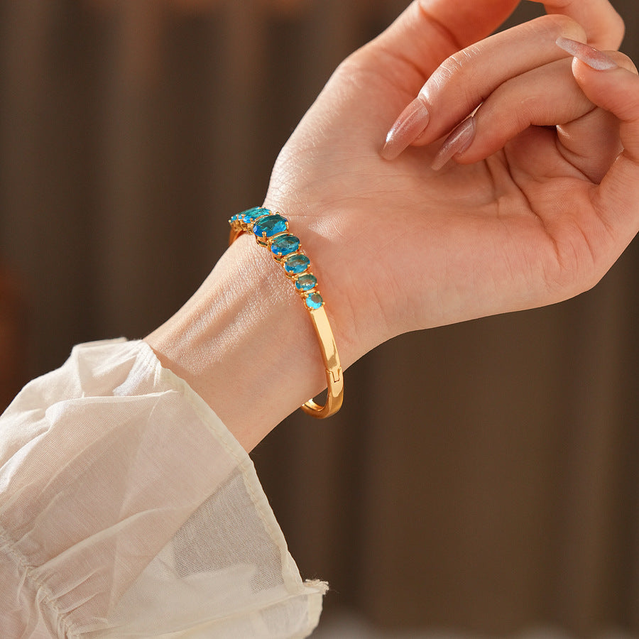 Stylish retro zircon bracelet