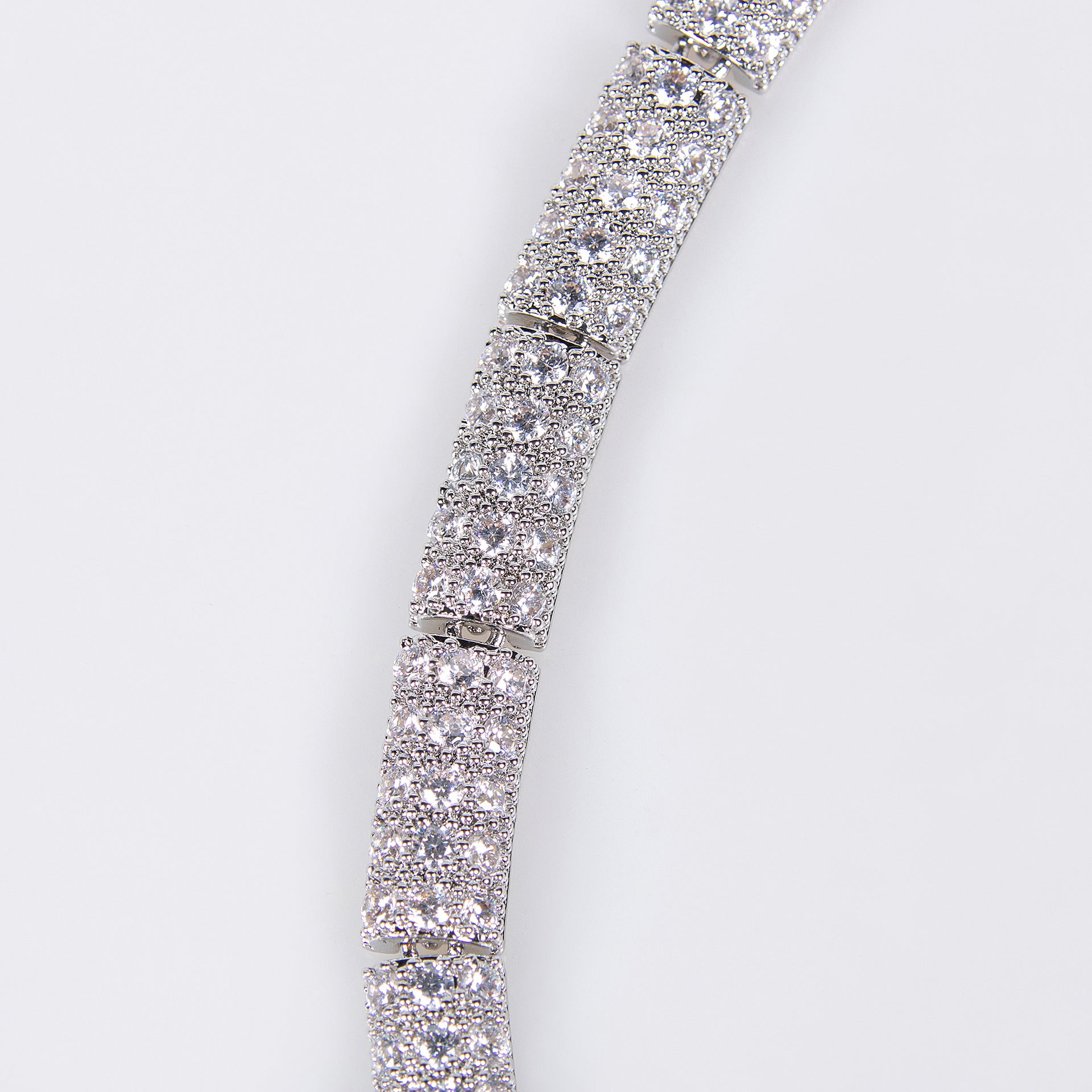 High temperament jewelry snake diamond necklace retro atmosphere light luxury style collarbone chain new women