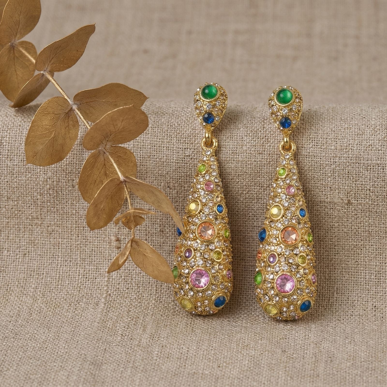 Boucles d'oreilles pendantes style rétro en forme de goutte d'eau colorées avec diamants, boucles d'oreilles longues de tempérament de luxe léger, boucles d'oreilles.