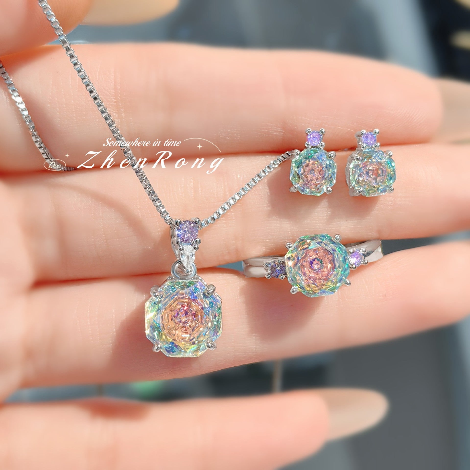 Collier coloré en diamant à haute teneur en carbone Rose du Millénaire Octogonale