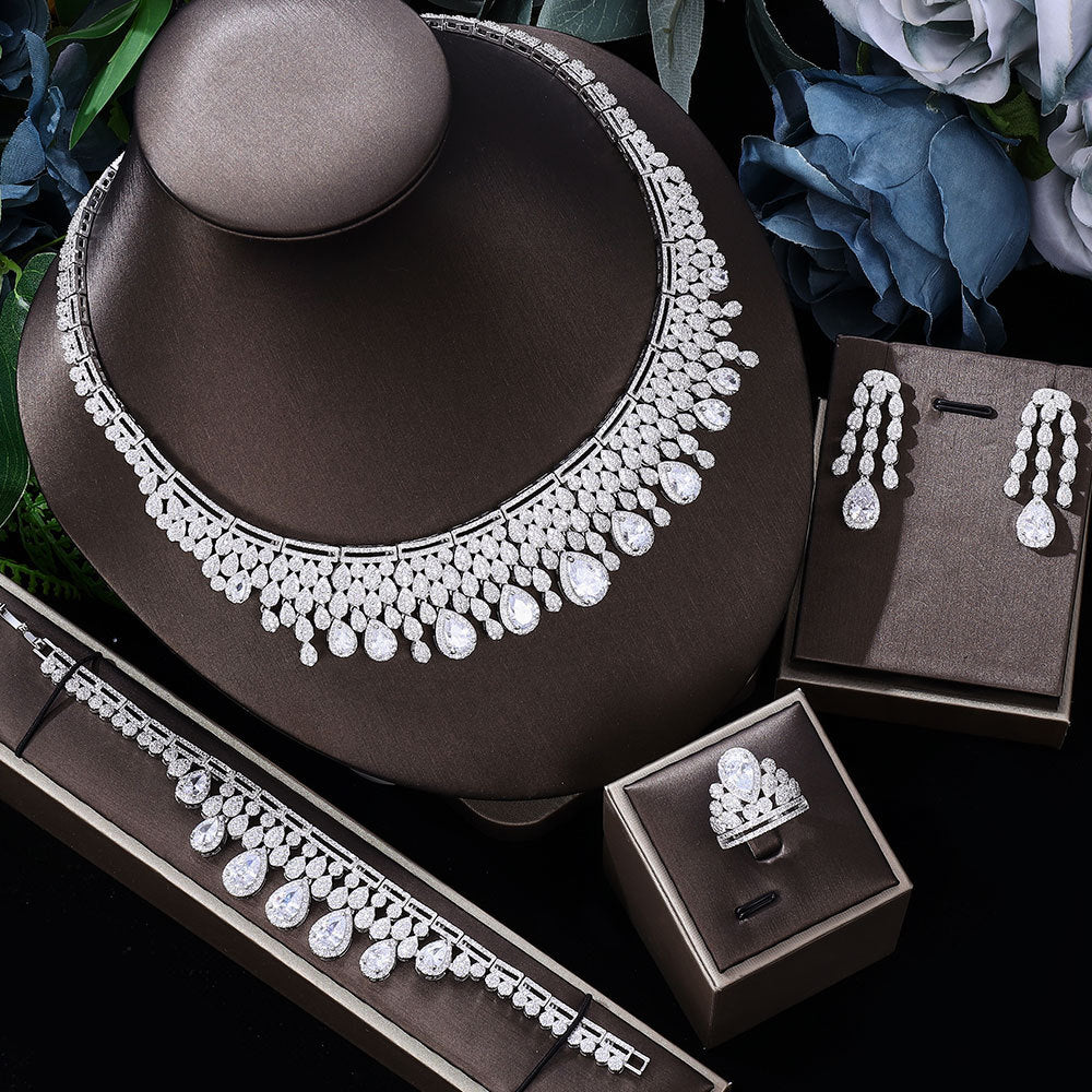 Parure Collier Diamants et Émeraudes de Luxe – Design Royal Élégant