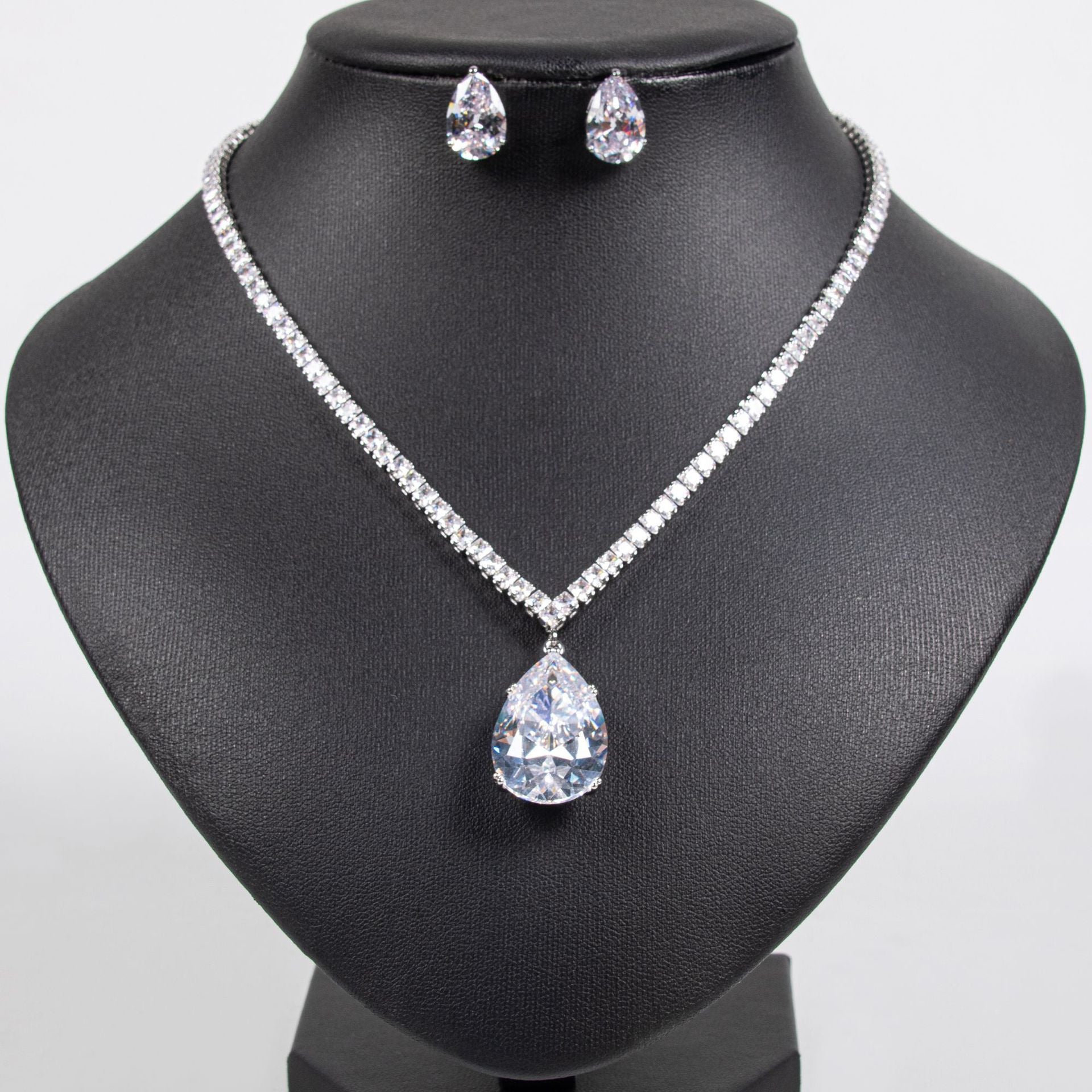 Elegant Green Crystal Drop Jewelry Set – Silver Necklace Earrings for Women