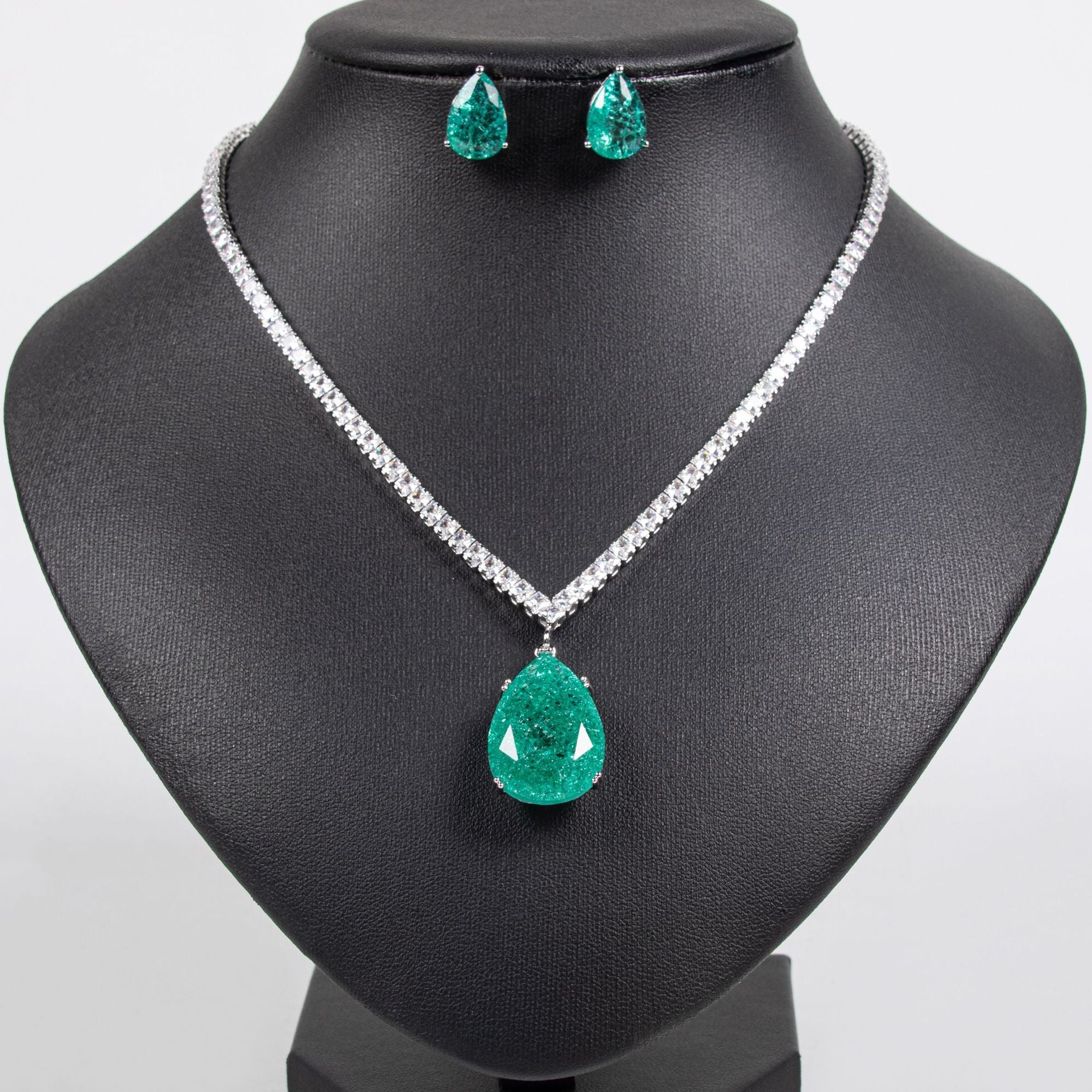 Elegant Green Crystal Drop Jewelry Set – Silver Necklace Earrings for Women