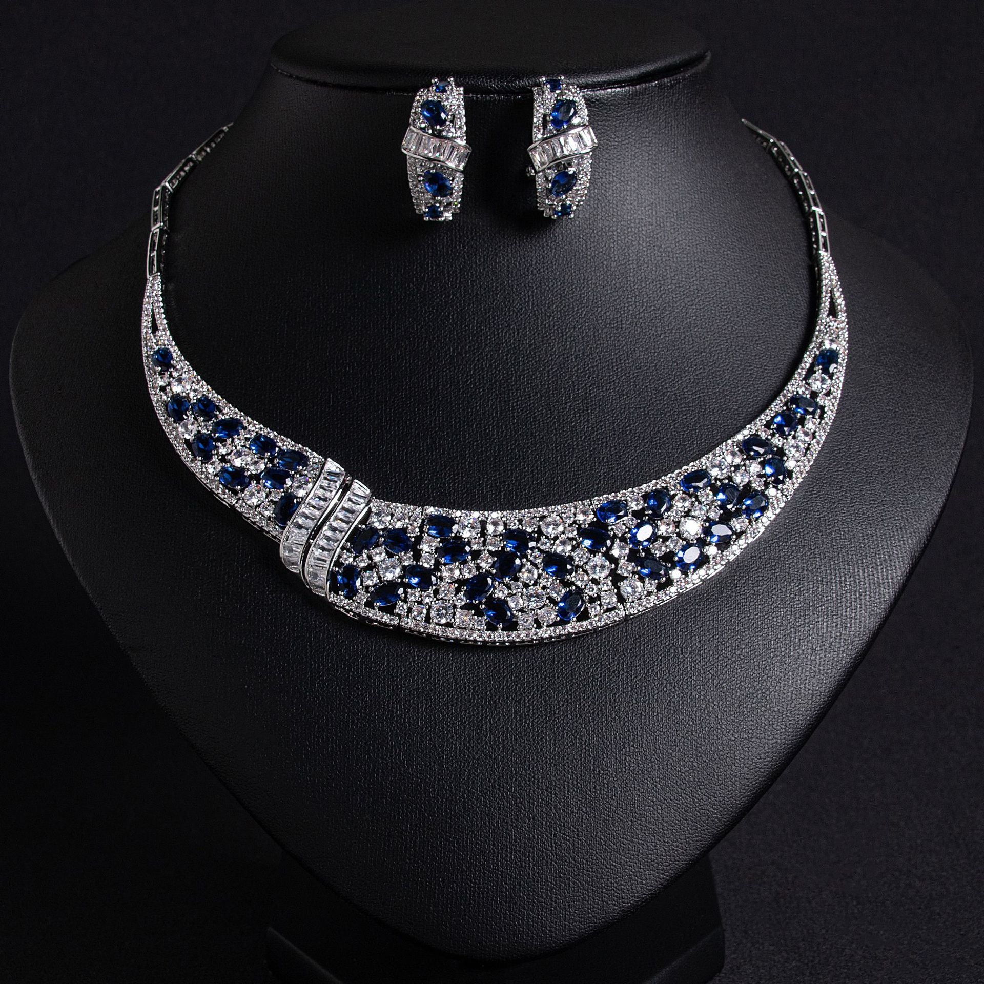 Stylish and luxurious snake bone full of zircon necklace