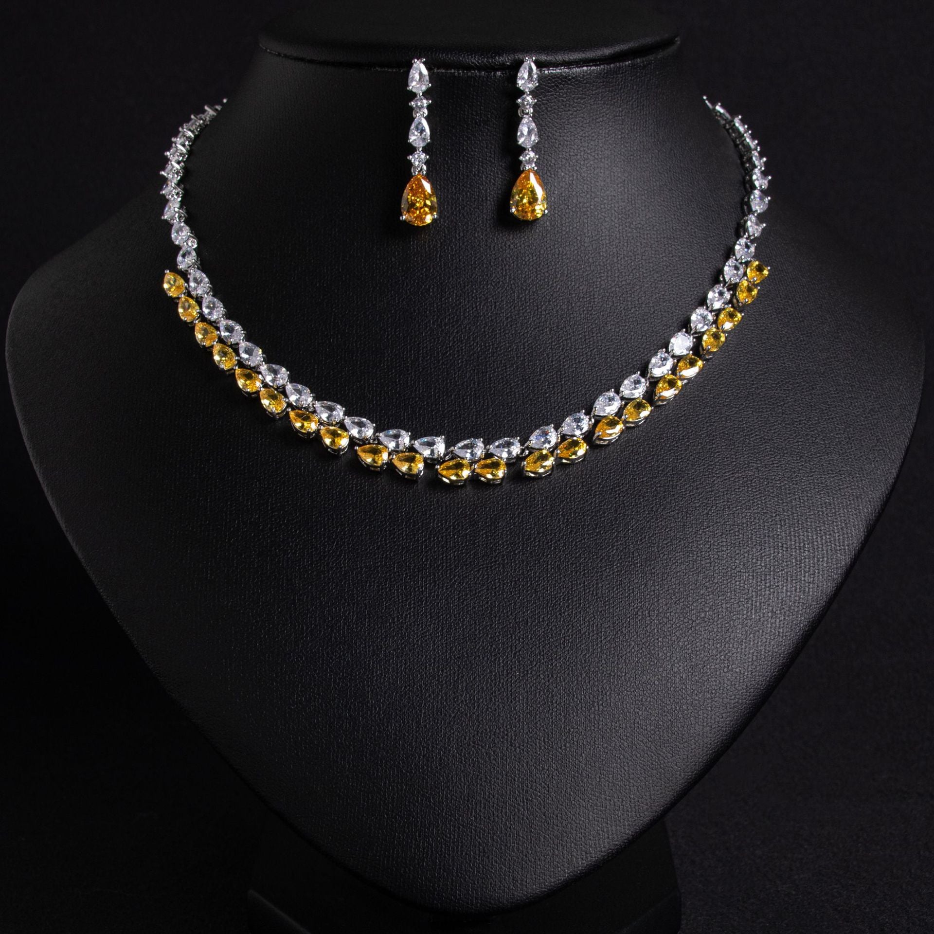 Emerald Green Teardrop Jewelry Set – Elegant Crystal Necklace Earrings