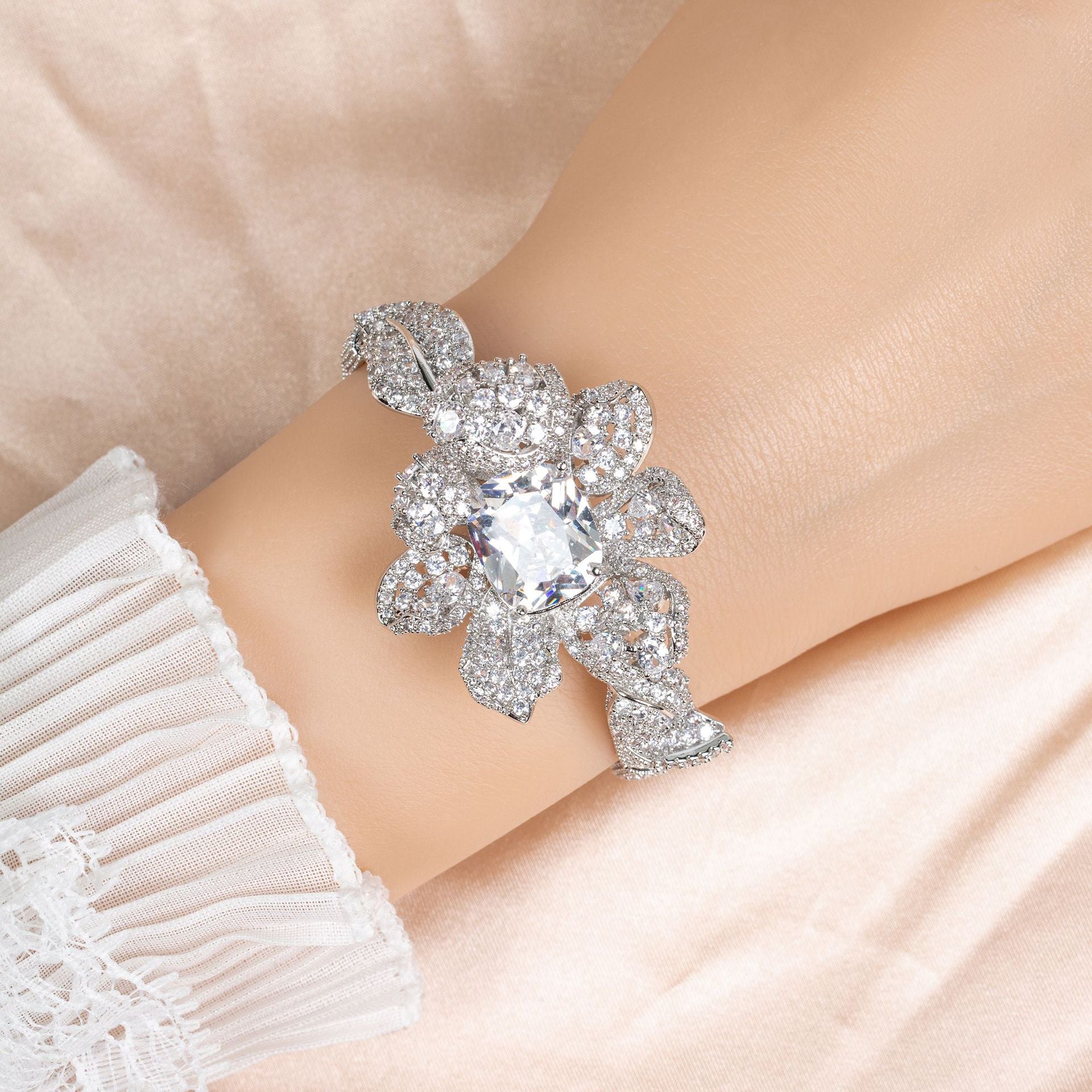 Luxury Blue Crystal Floral Bracelet – Elegant Statement Jewelry for Women