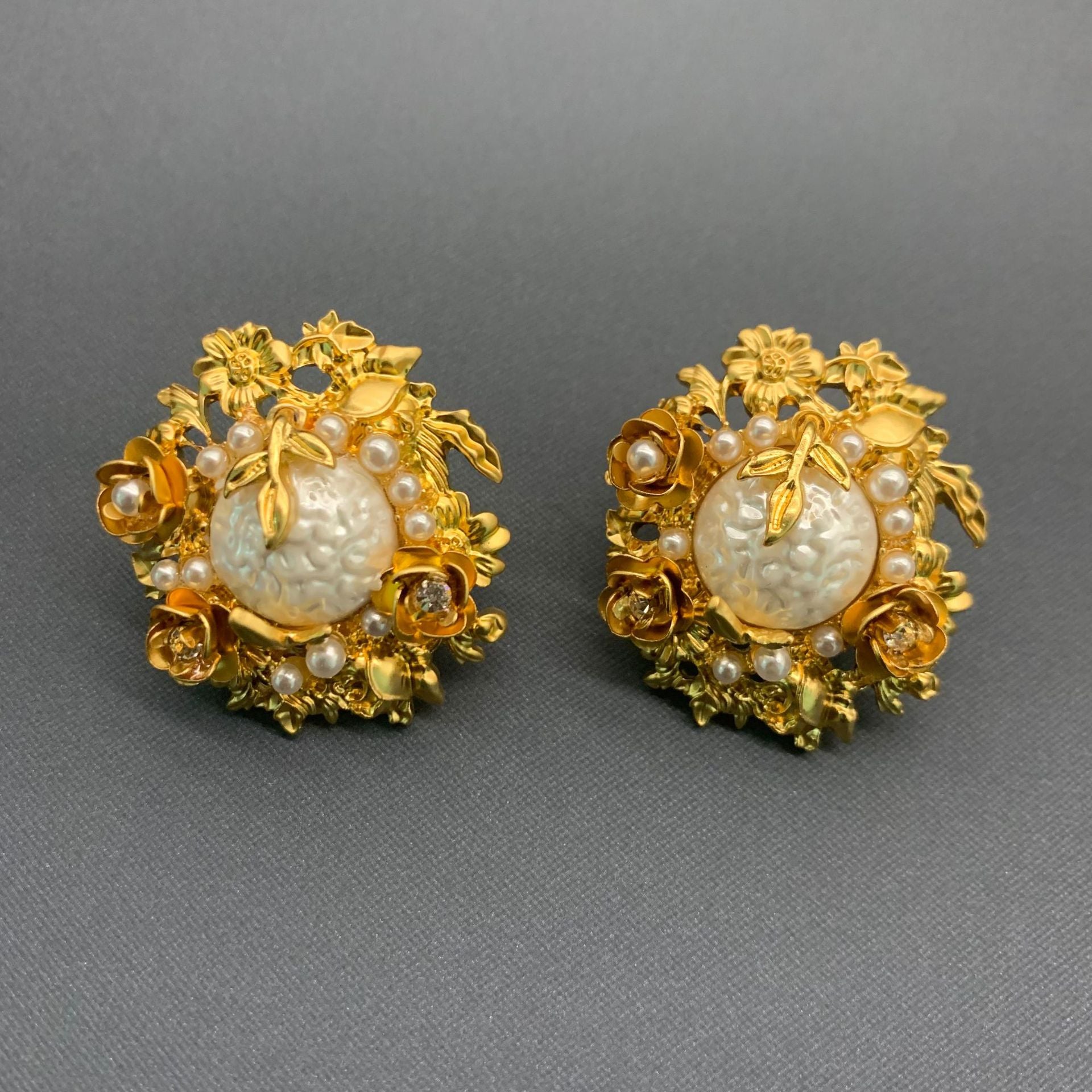 Vintage three-dimensional relief pearl flower necklace set