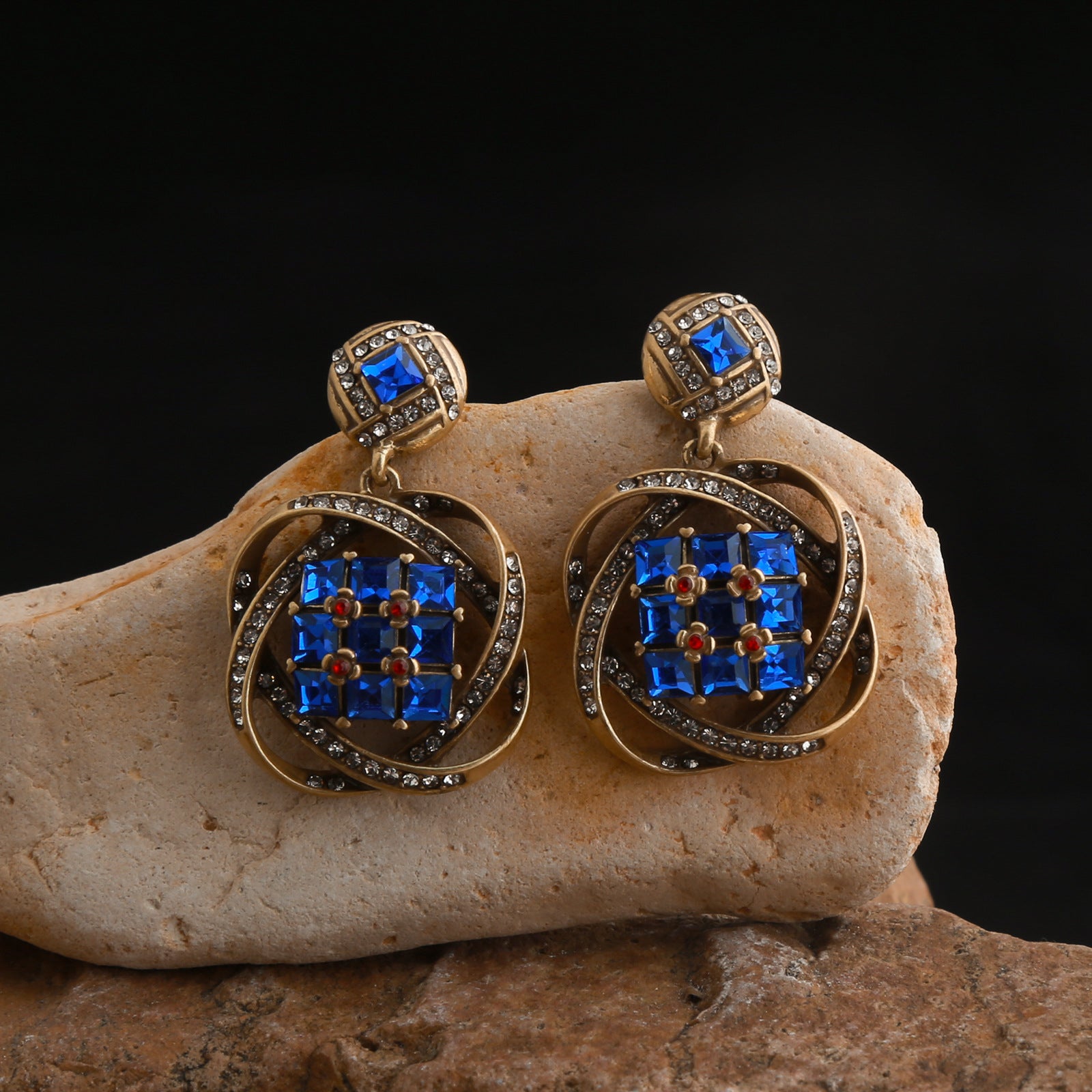 Light luxury retro sapphire earrings
