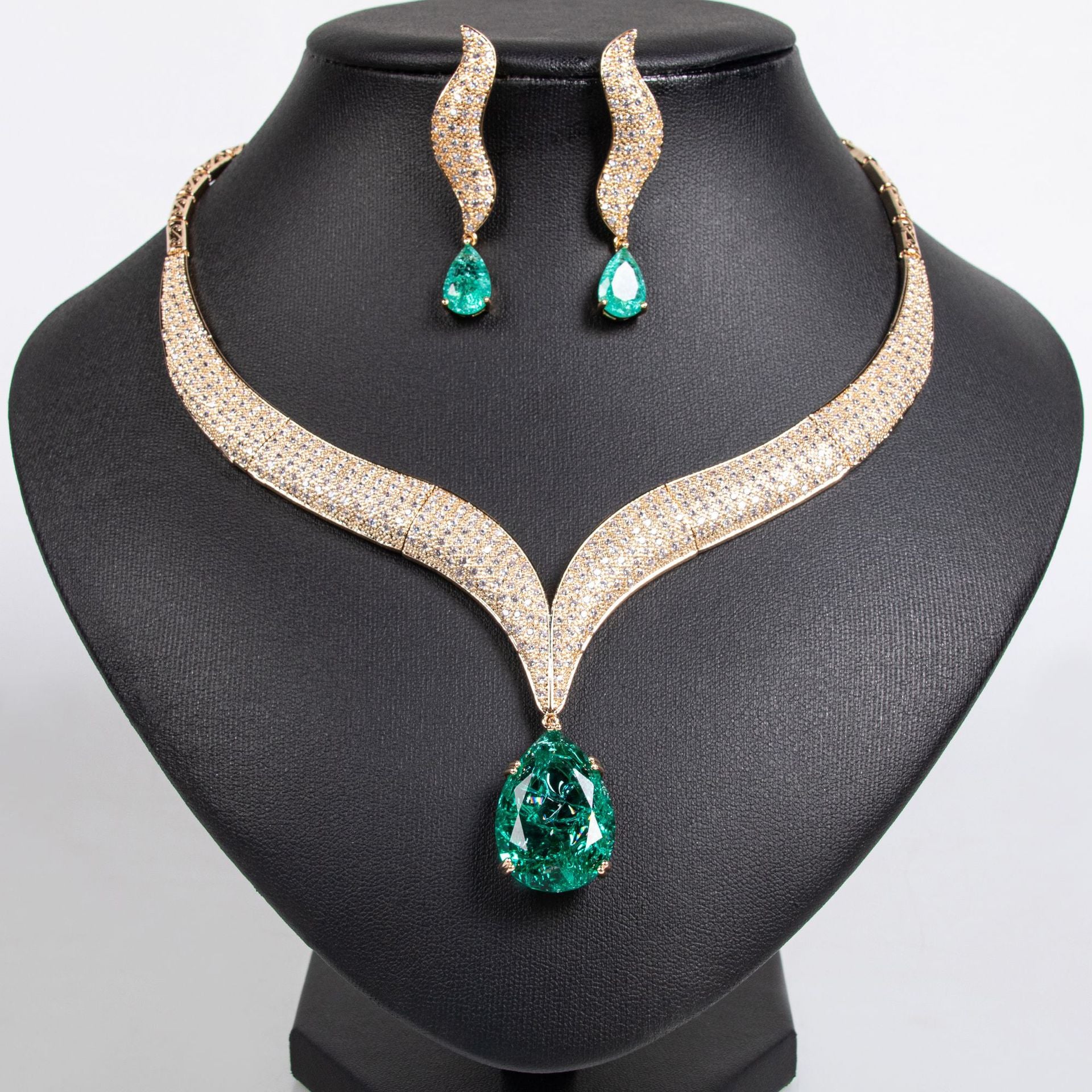 Luxury Red Teardrop Gemstone Necklace Set for Women – Gold Statement Jewelry with Matching Earrings