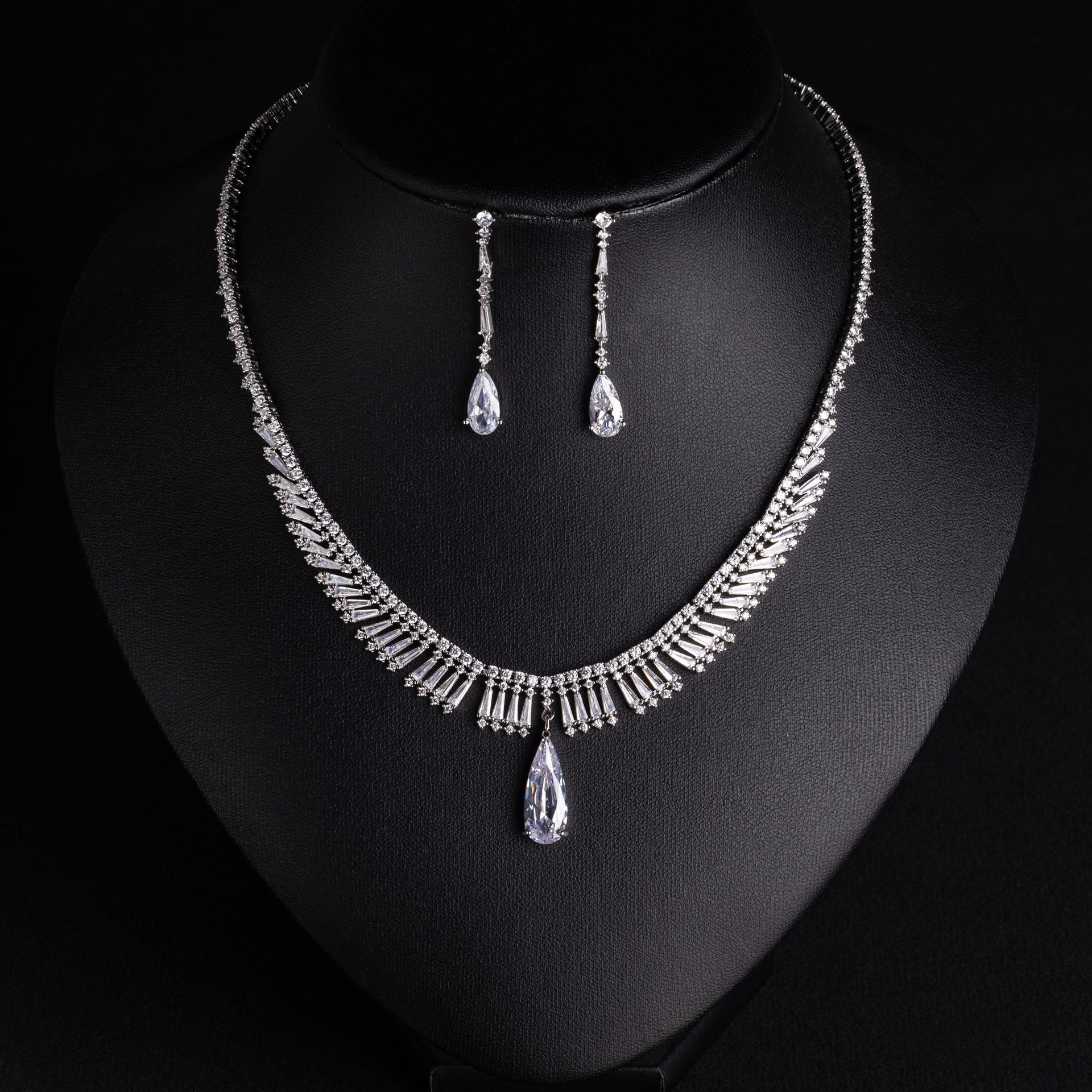 Elegant Emerald Crystal Jewelry Set – Silver Necklace Earrings for Women