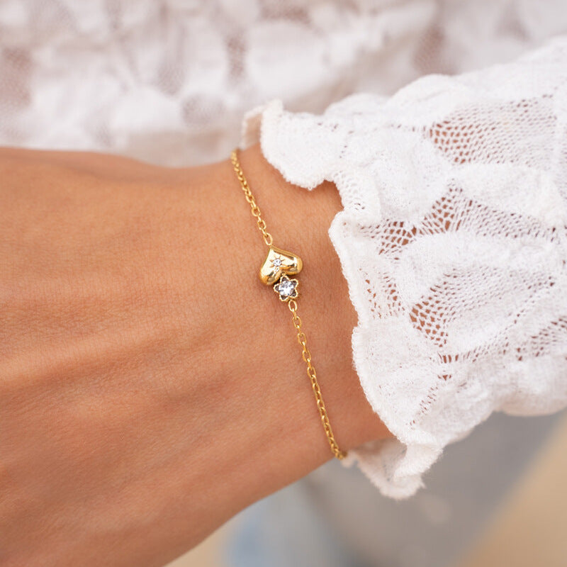 Light luxury zircon gold-plated bracelet.