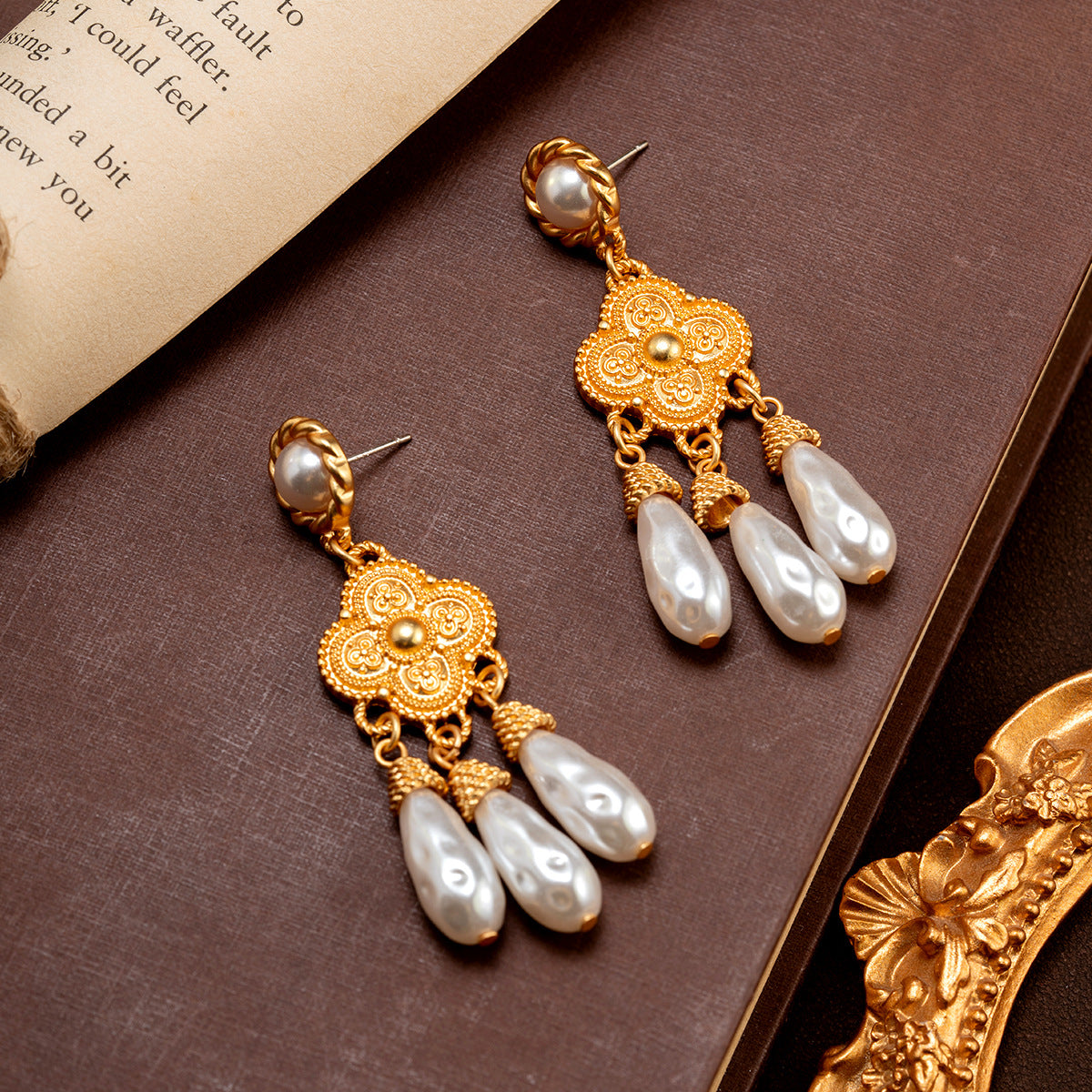 Grandes boucles d'oreilles simples de luxe léger, boucles d'oreilles rondes unies
