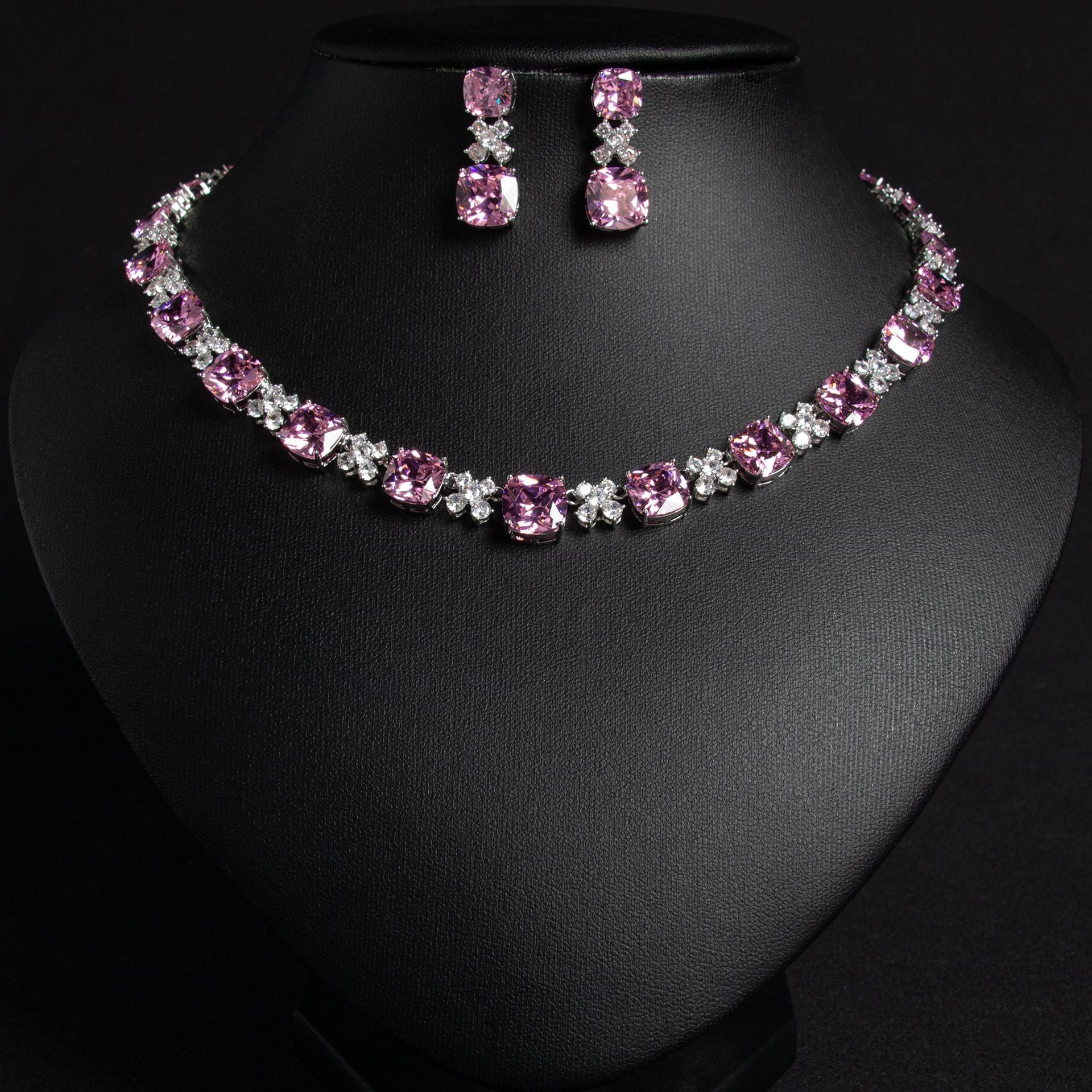Parure Collier et Boucles d'Oreilles Élégante en Cristal Rose – Bijoux de Luxe Minimalistes pour Femme