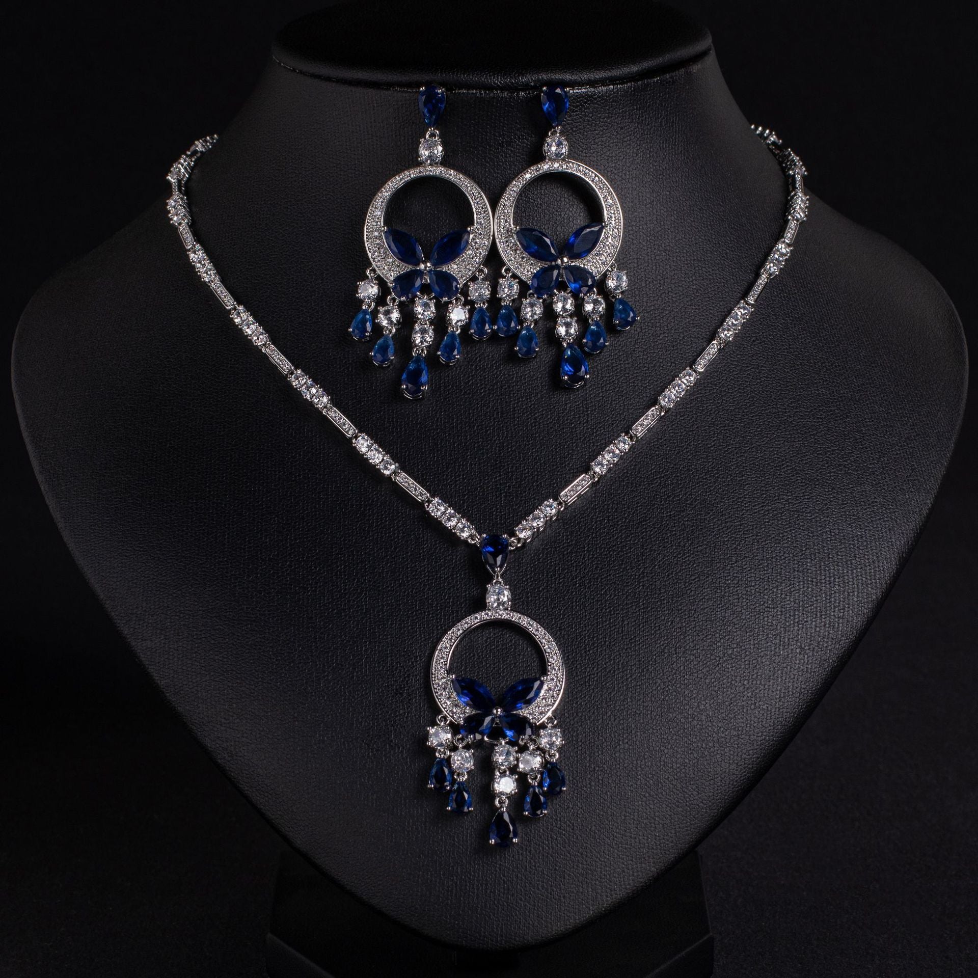Parure de bijoux de luxe papillon en cristal – Élégant collier pendentif et boucles d'oreilles