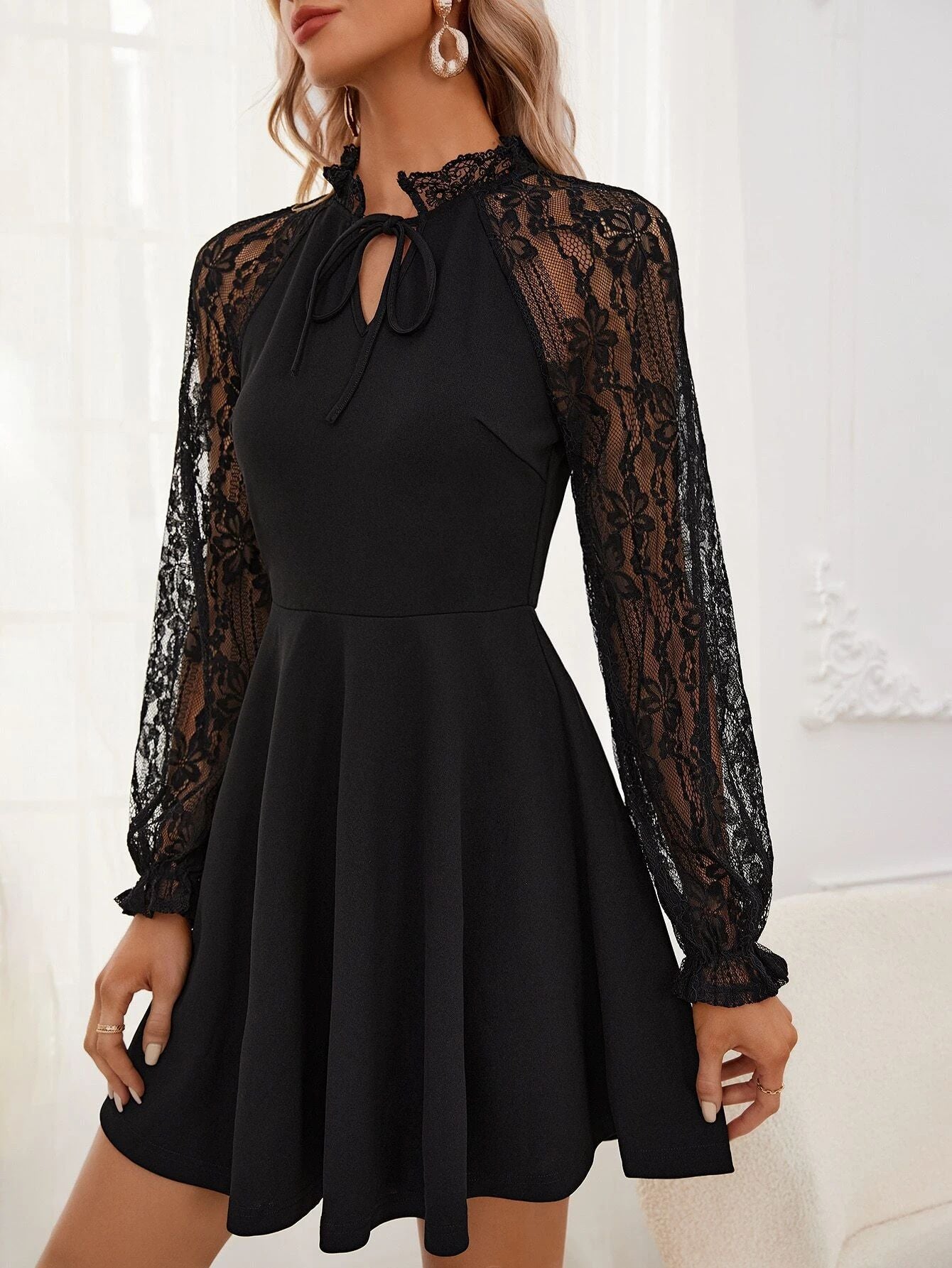 Solid color elegant lace-up long-sleeved dress