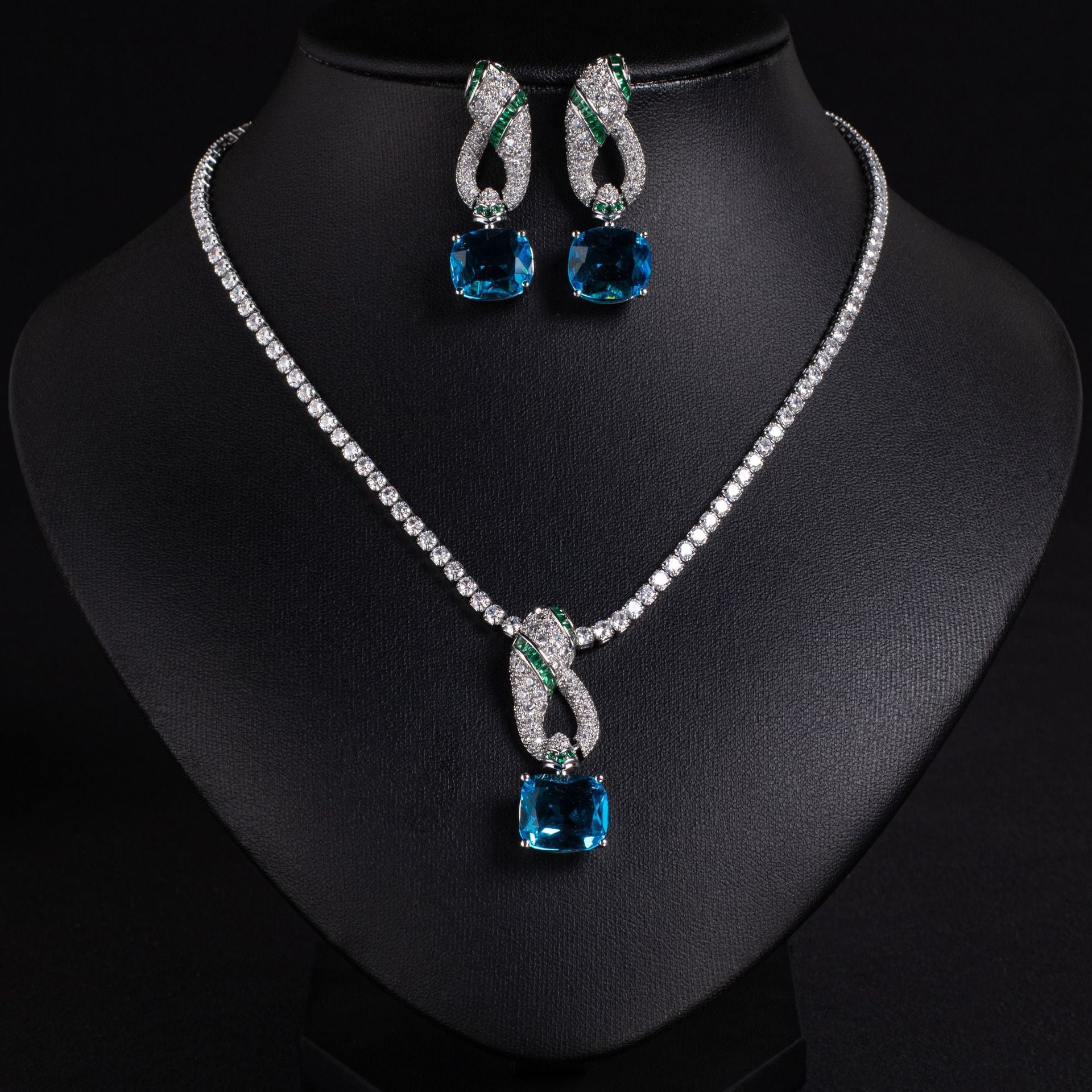 Luxury Emerald Green Gemstone Necklace Set for Women – Statement Jewelry with Matching Earrings