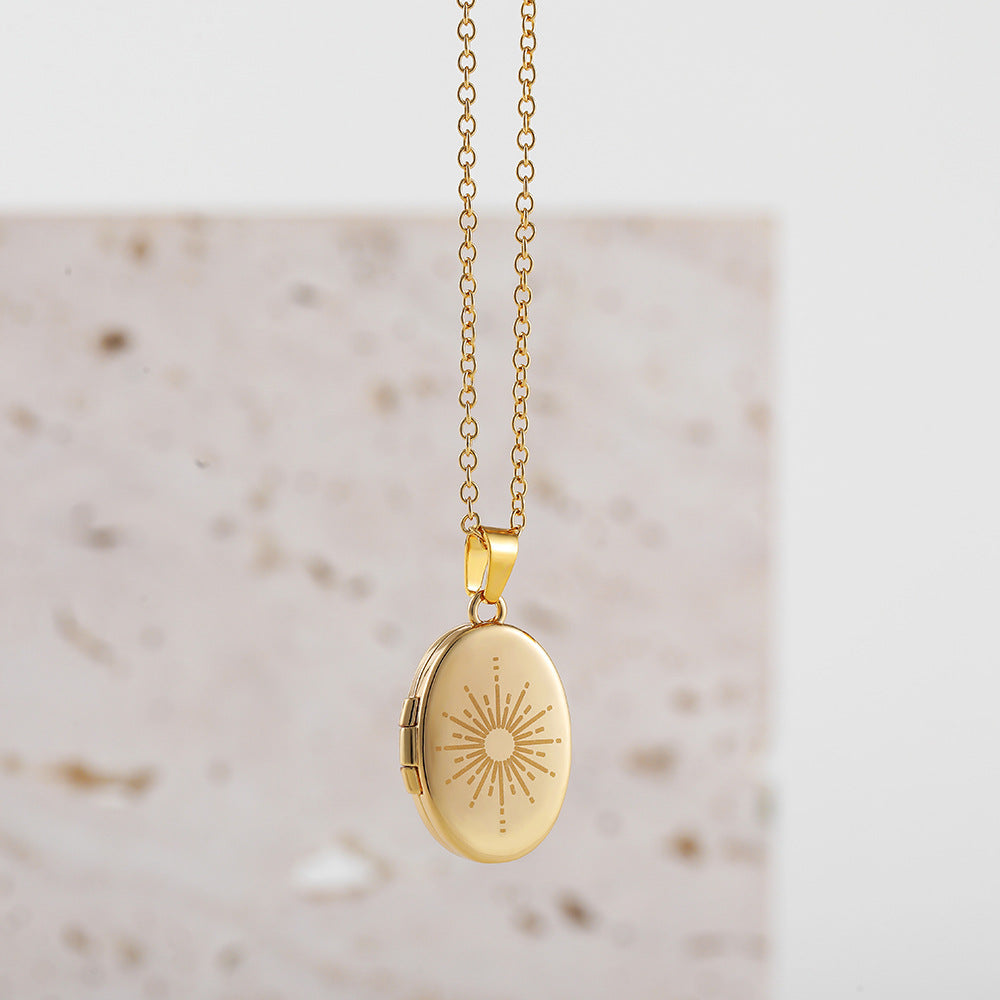 18K Gold Vintage Openable Photo Frame Necklace